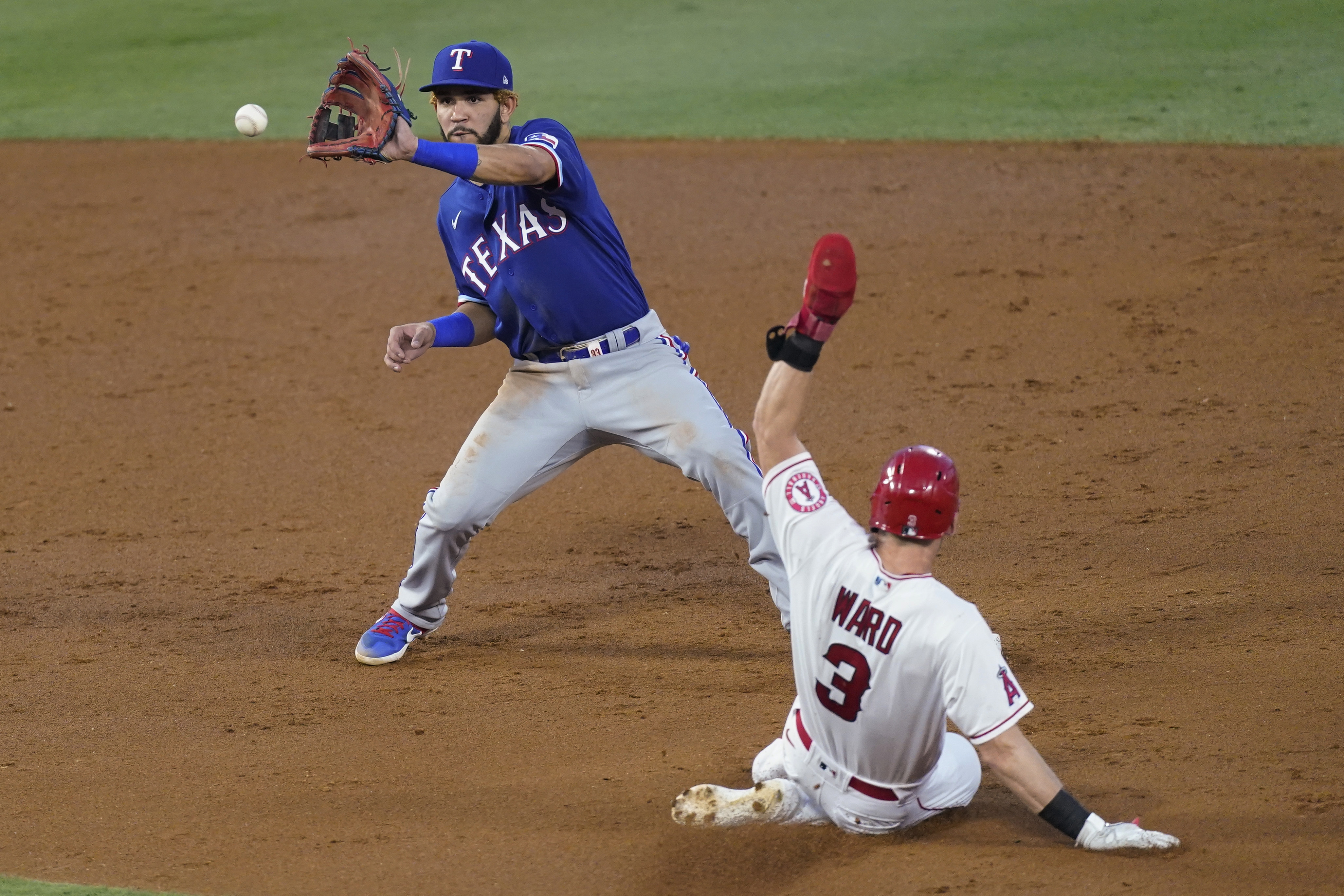 Albert Pujols hits 661 career home run to pass Willie Mays for 5th