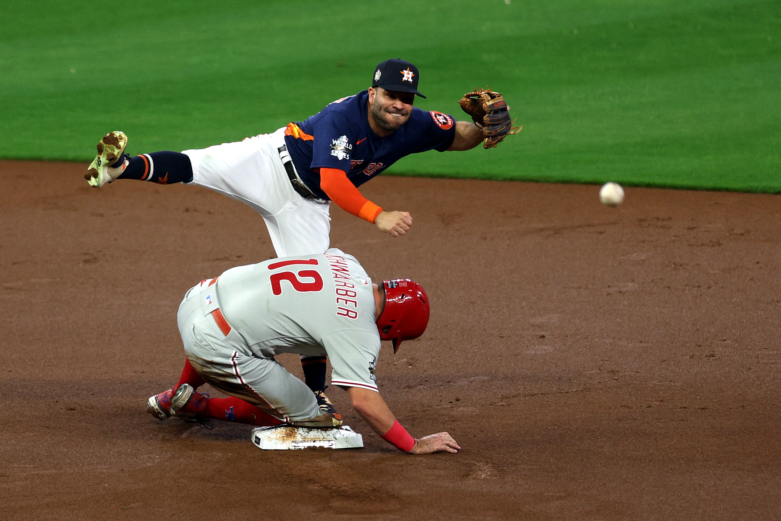 Astros fan snags Yordan Alvarez HR ball in World Series Game 6