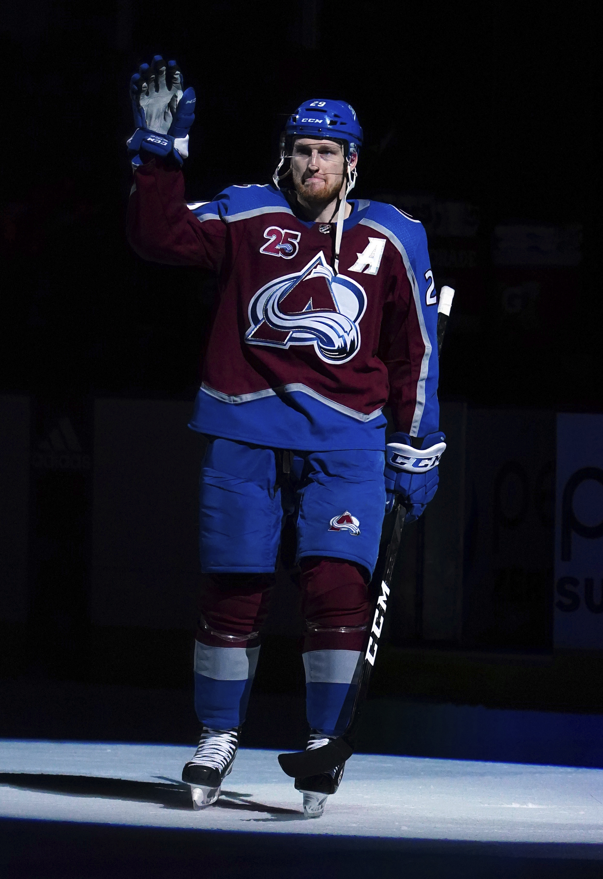 Colorado Avalanche's Nathan MacKinnon named Hart Trophy finalist
