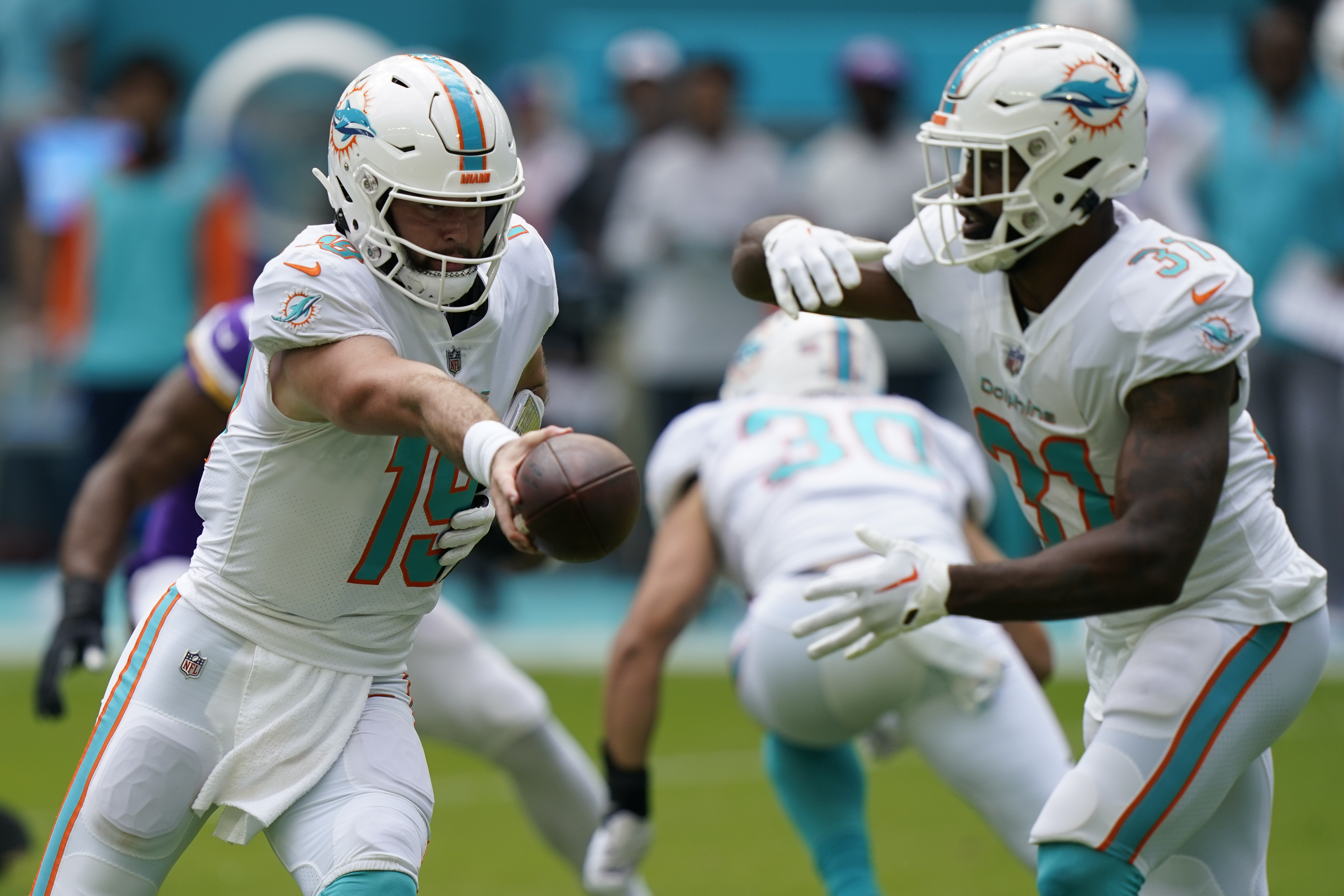 Dolphins survive scoreless 2nd half to beat Steelers in Tua's