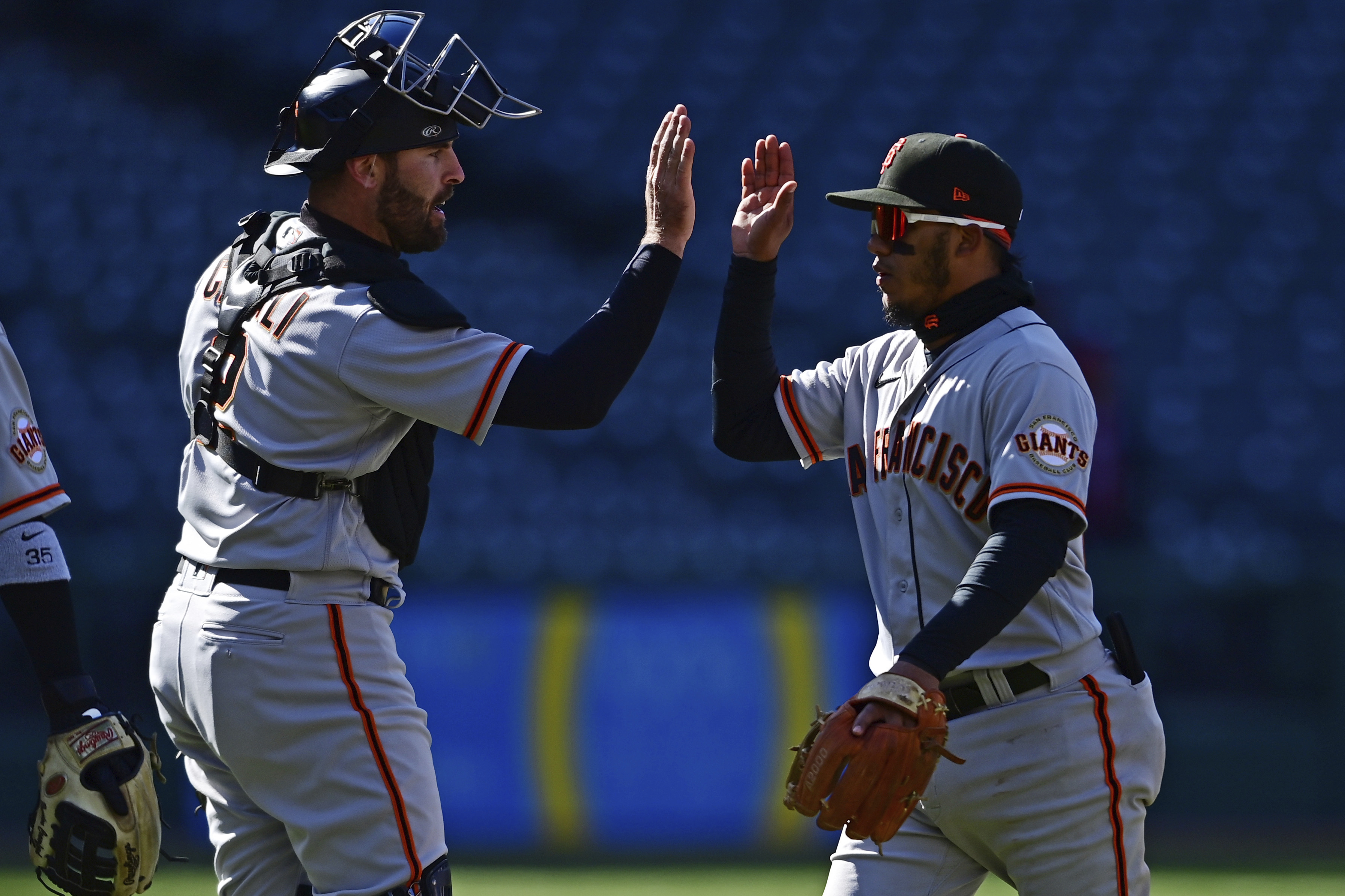 Thairo Estrada's RBI double, 04/17/2022