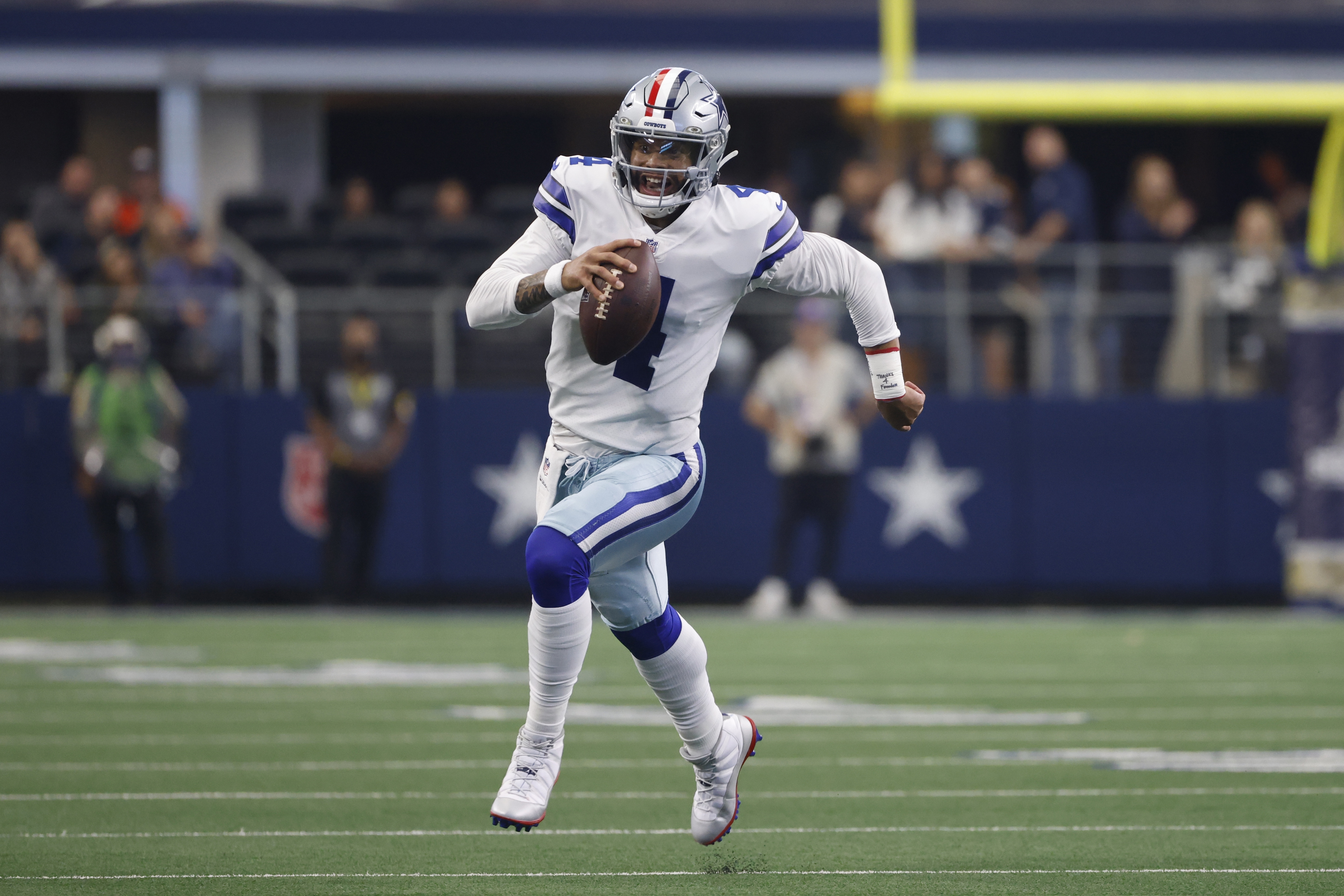 Cowboys' Lamb 'not a fan' of Prescott running the ball