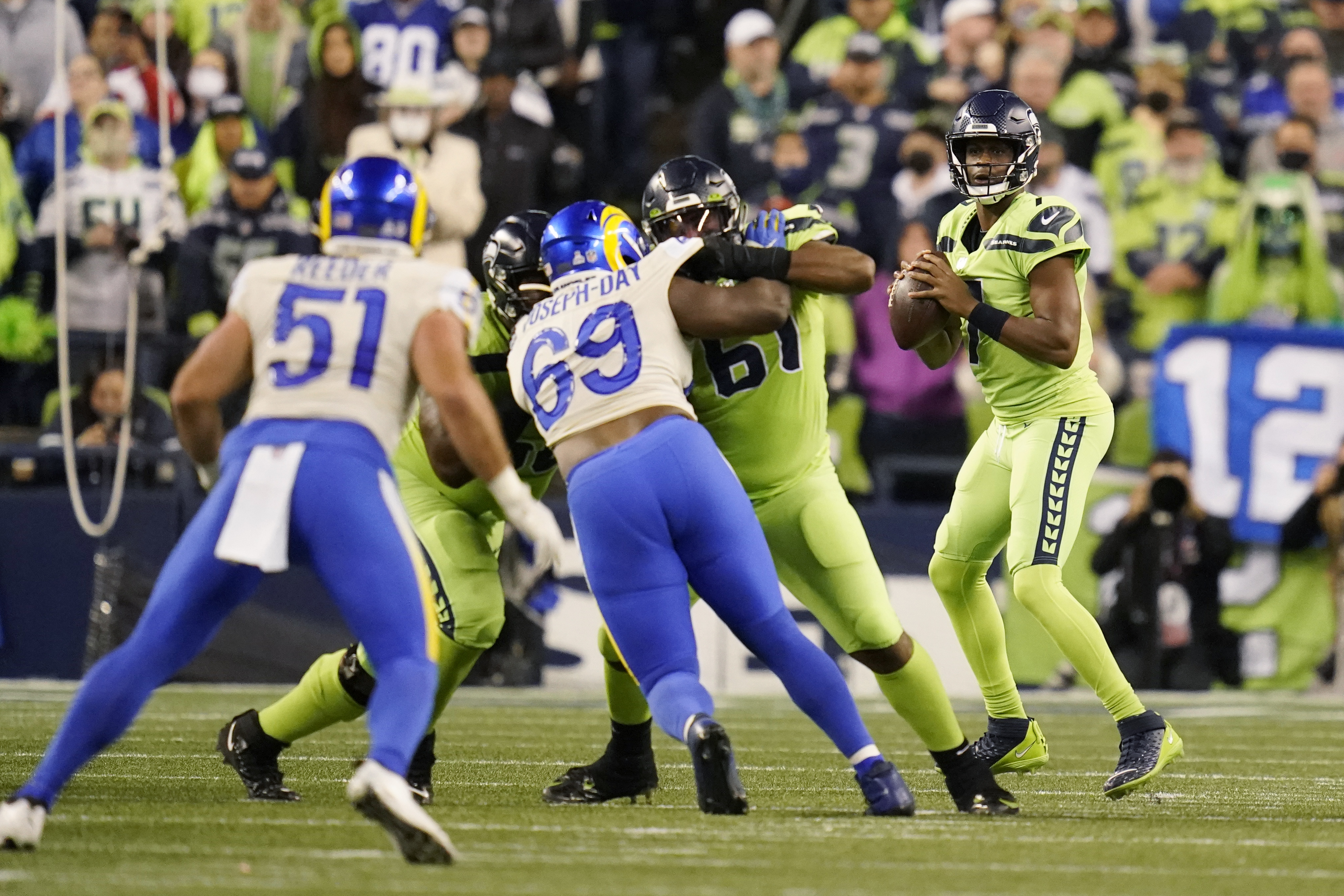 Stafford, Rams beat Seahawks 26-17; Wilson injures finger