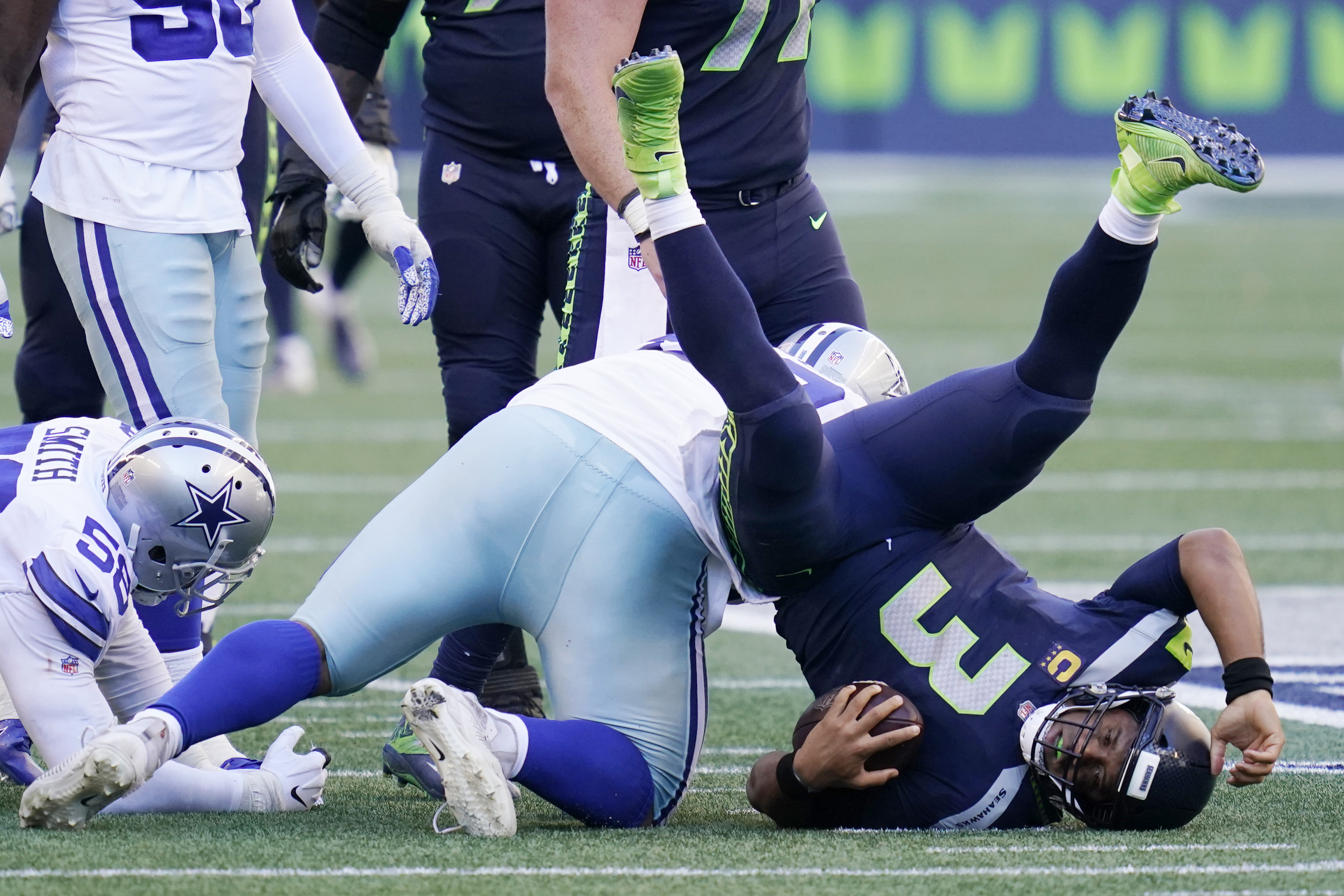 Wilson throws 5 more TDs, Seahawks topple Cowboys 38-31 - The Columbian