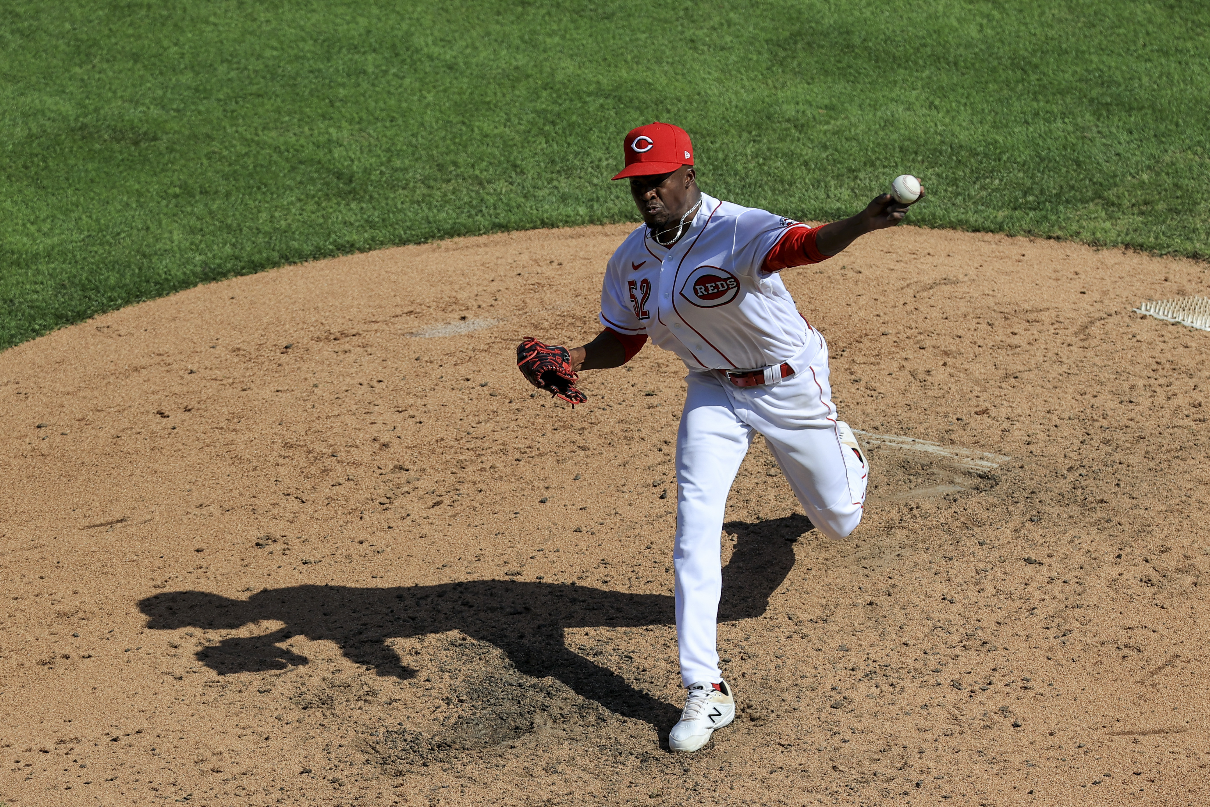 Votto helps Reds beat Pirates 13-1 to stay in playoff race – KXAN Austin