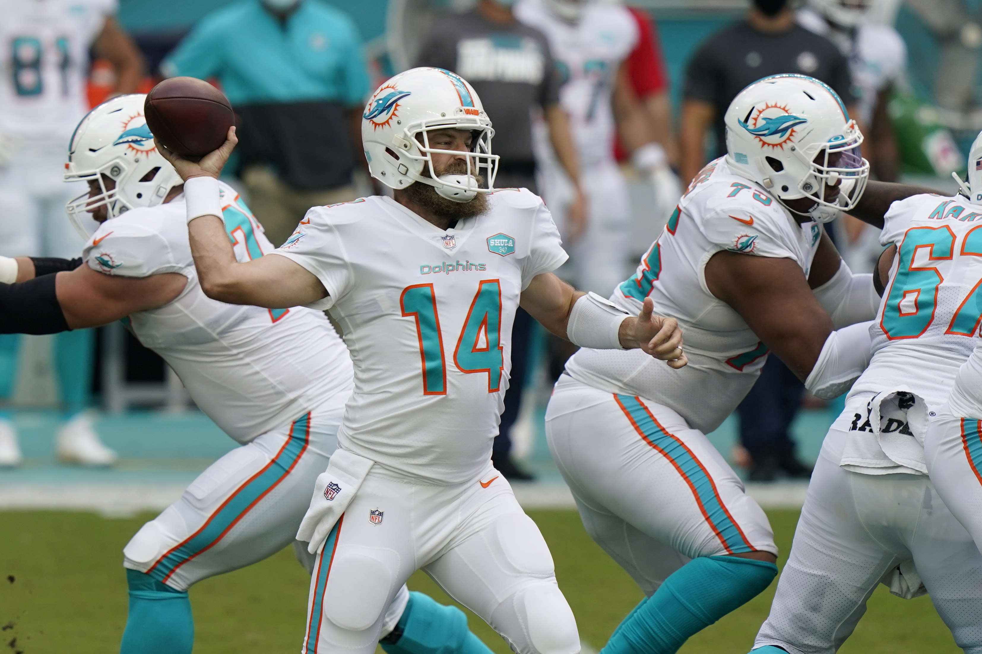 Father-to-be Andrew Van Ginkel focuses on pass rush for Dolphins