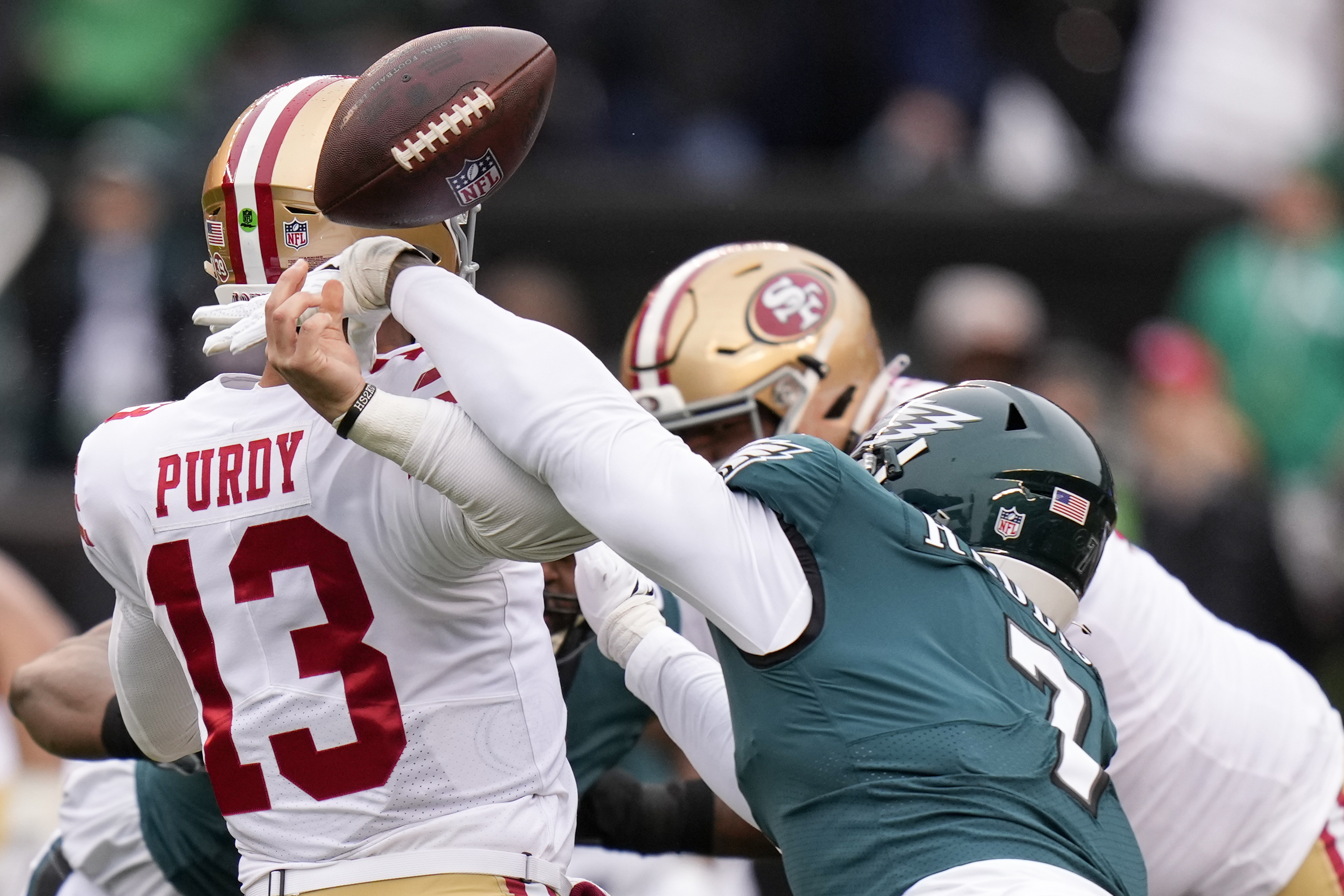 Brock Purdy Hits George Kittle in a Tight Window for a 15-Yard Gain