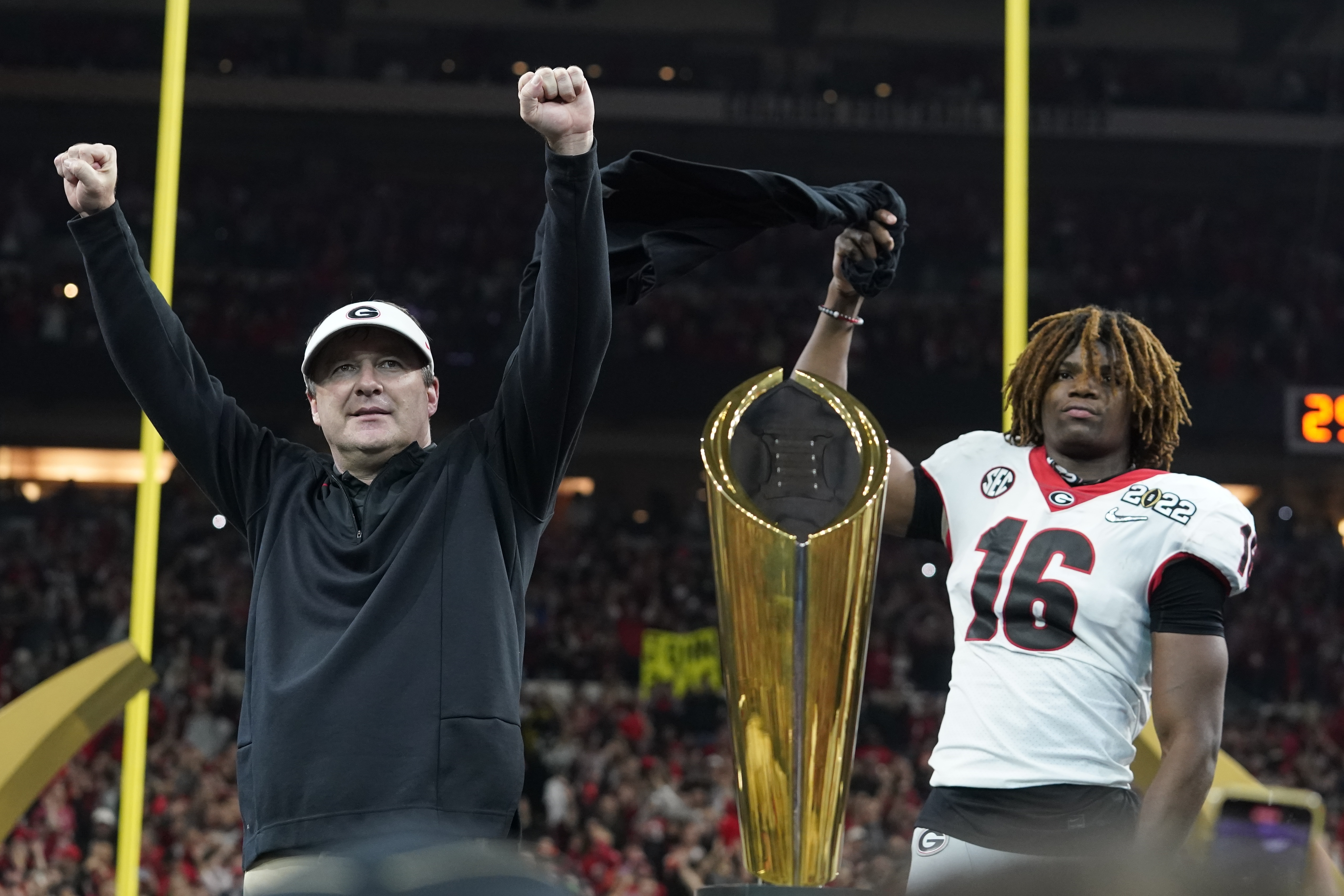 Herschel Walker leads Georgia celebration as Bulldogs beat Alabama for  national title