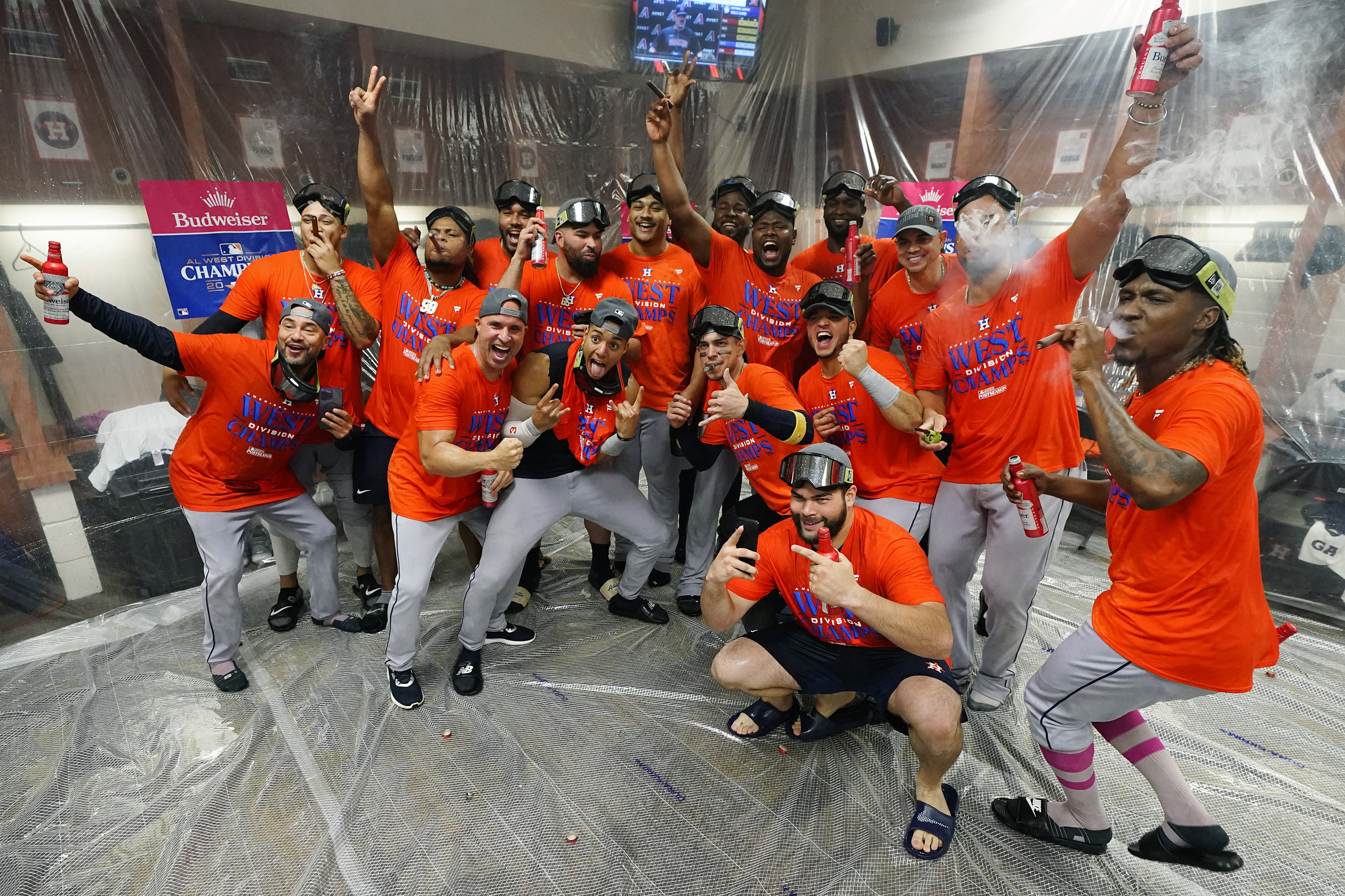 Astros celebrate after clinching ALDS win against Twins