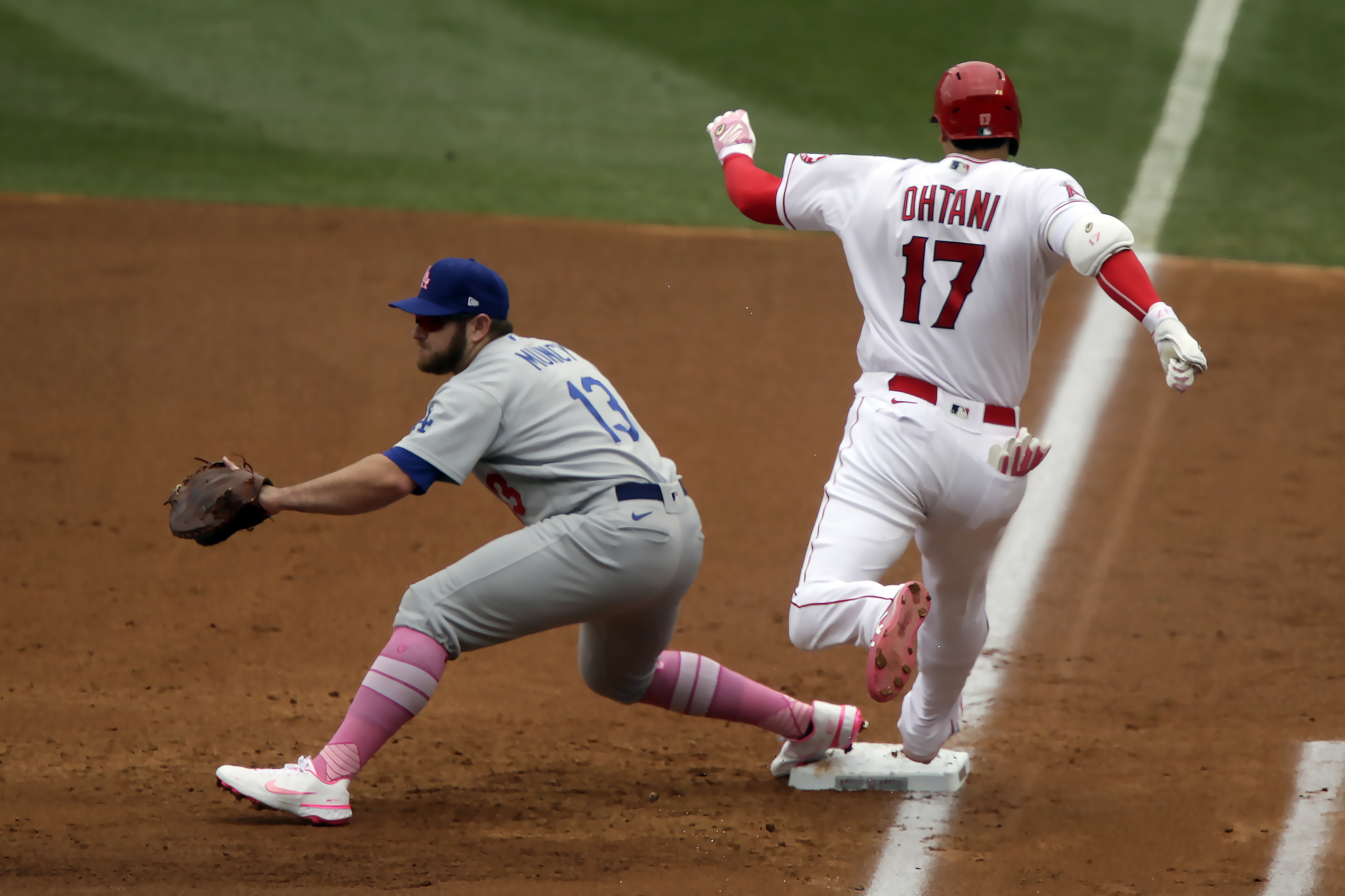 Shohei Ohtani surpasses pitching legend, setting new record