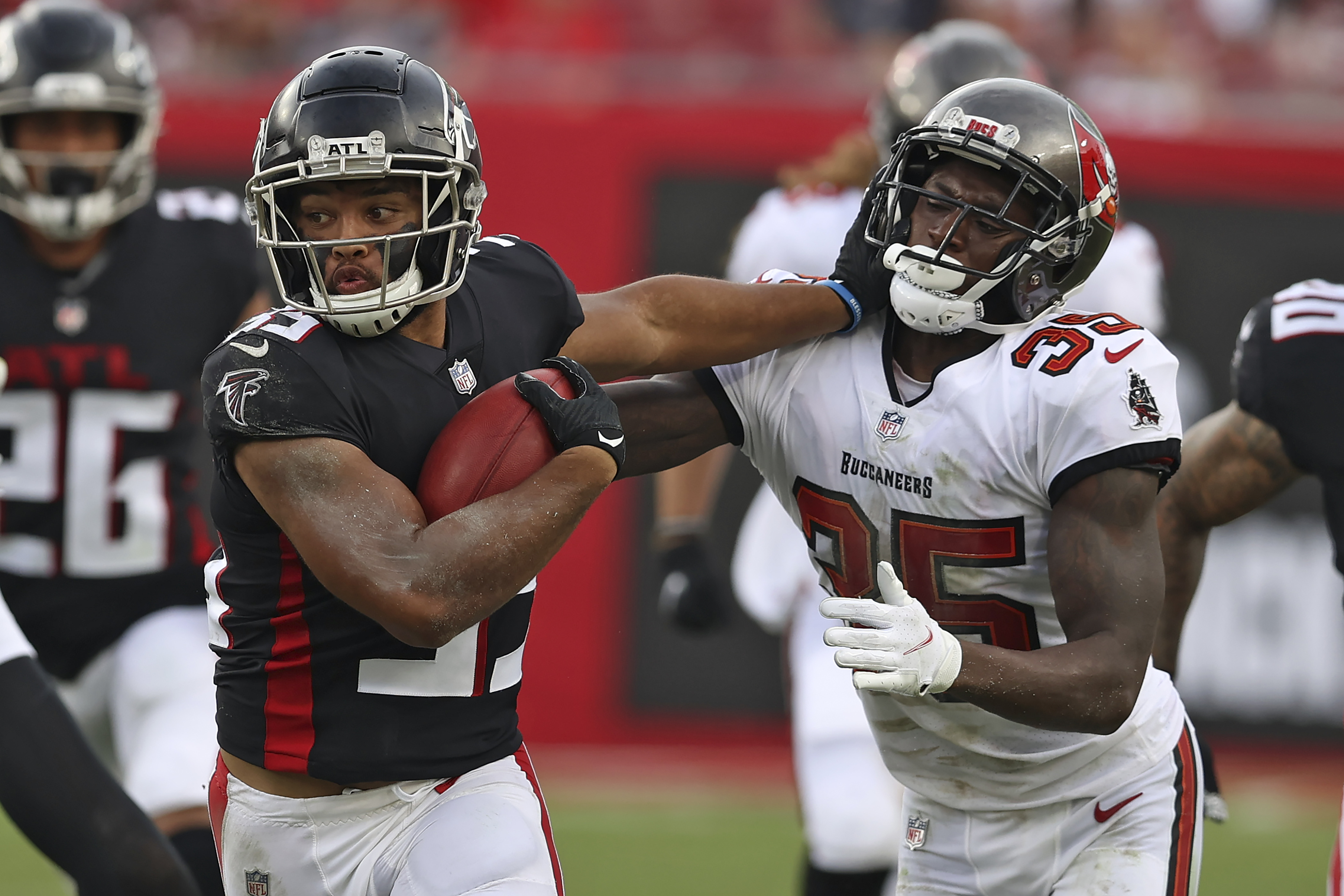 Brady has 276 yards, 5 TDs; Buccaneers rout Falcons 48-25