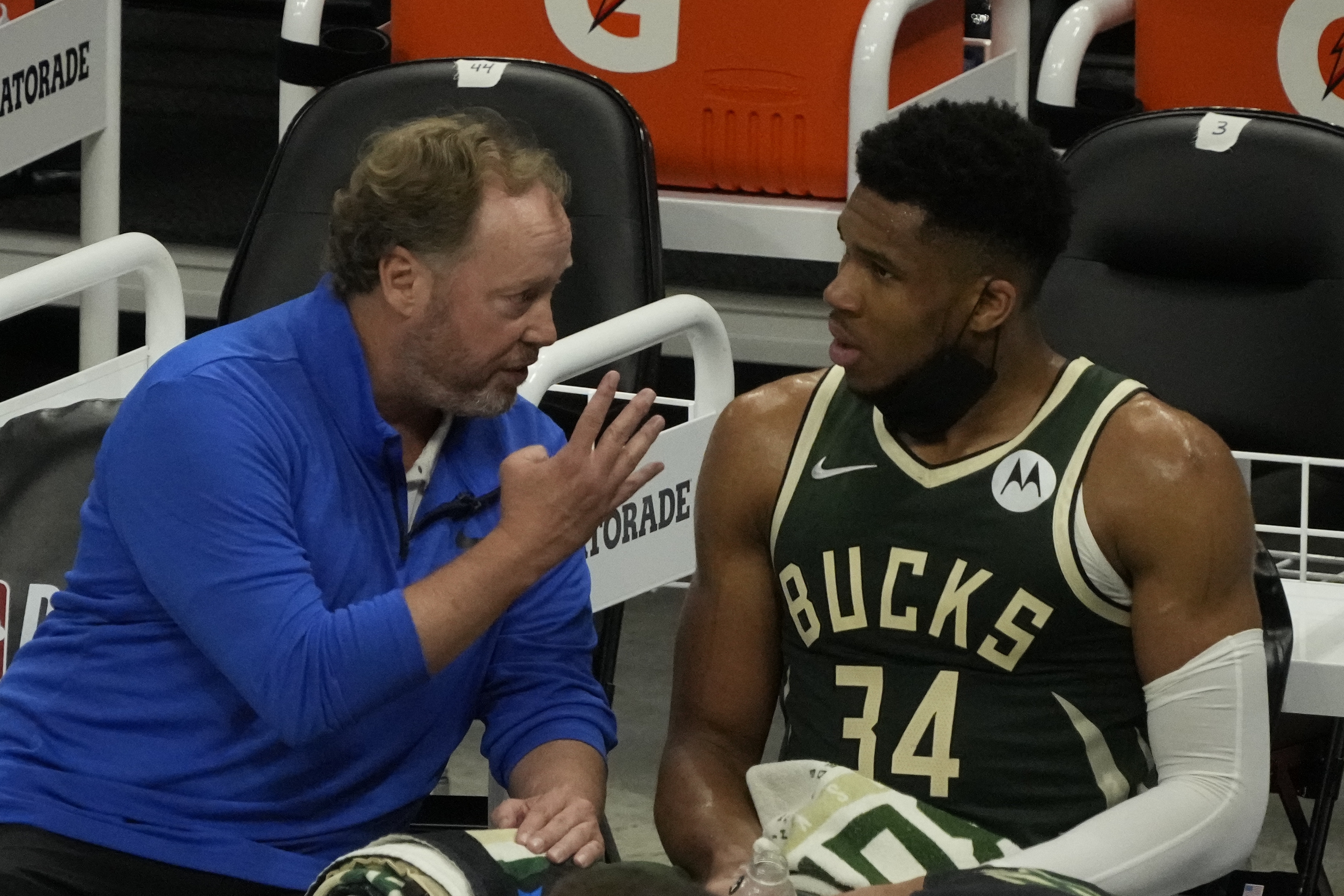 Packers Za'Darius Smith, Aaron Jones the stars of Bucks Game 3 crowd