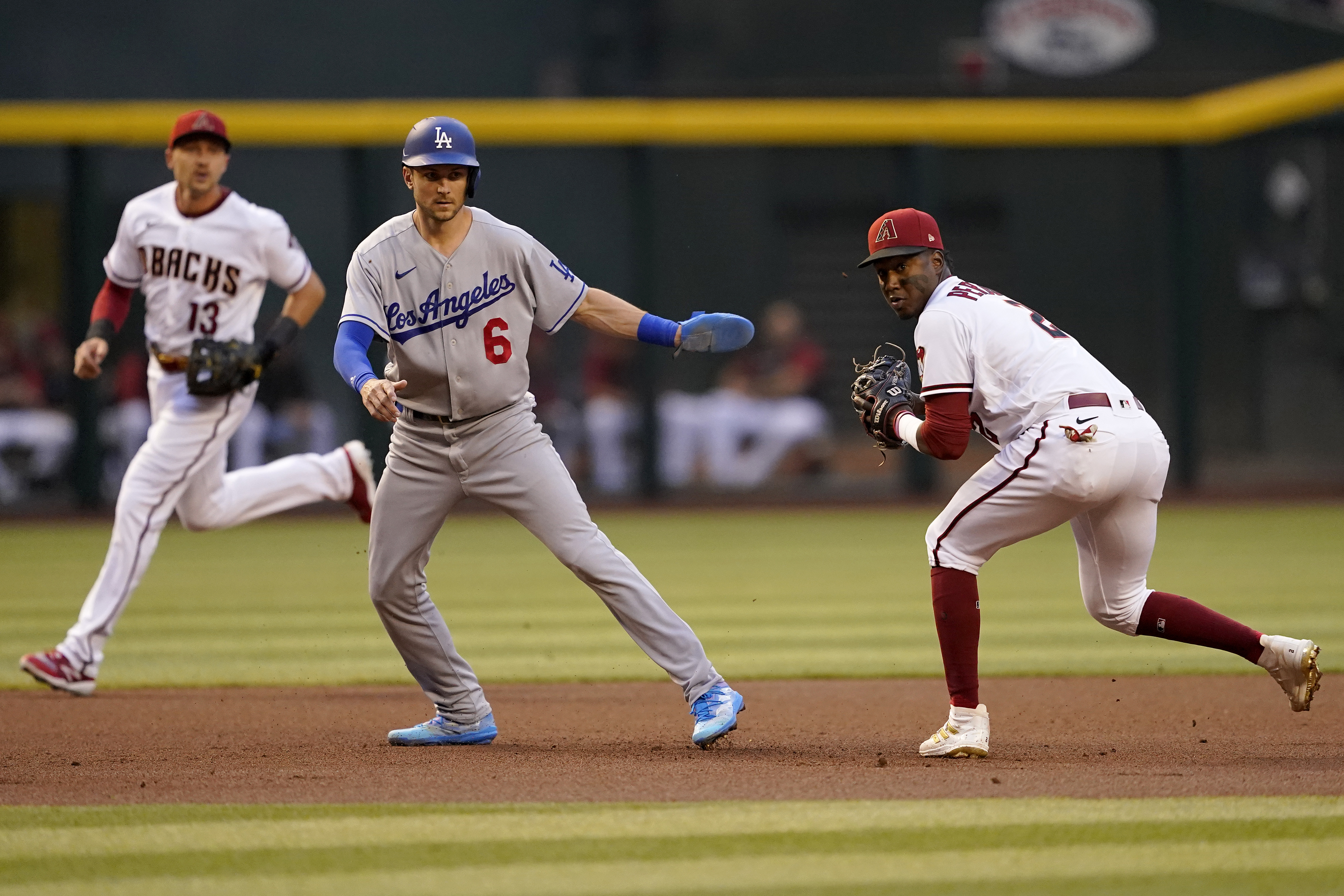 Buehler gets 1st career shutout, Dodgers blank D-Backs