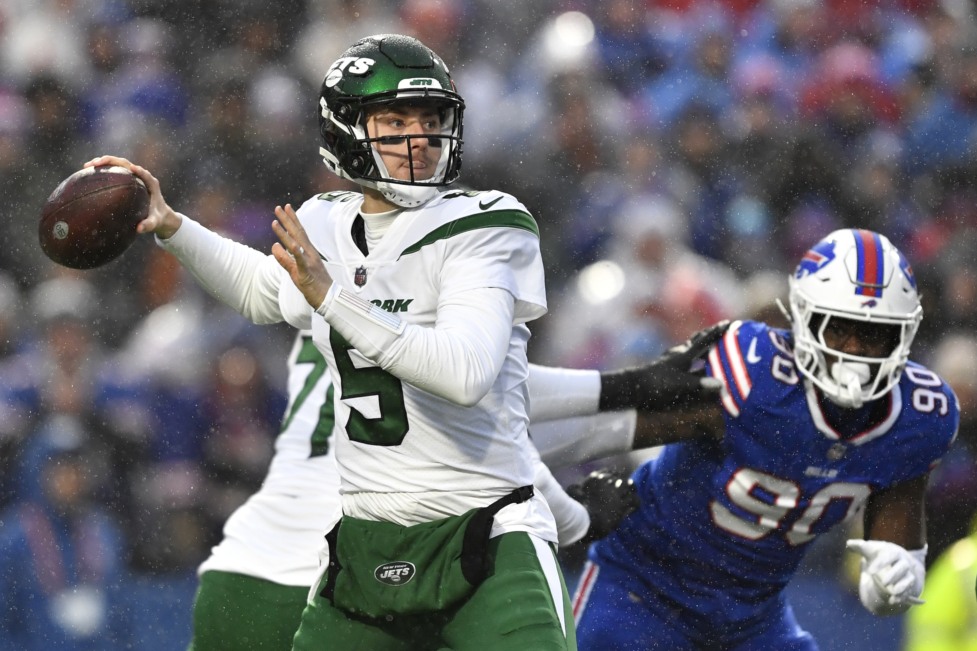 AP source: Former Jets QB Mike White signing with Dolphins