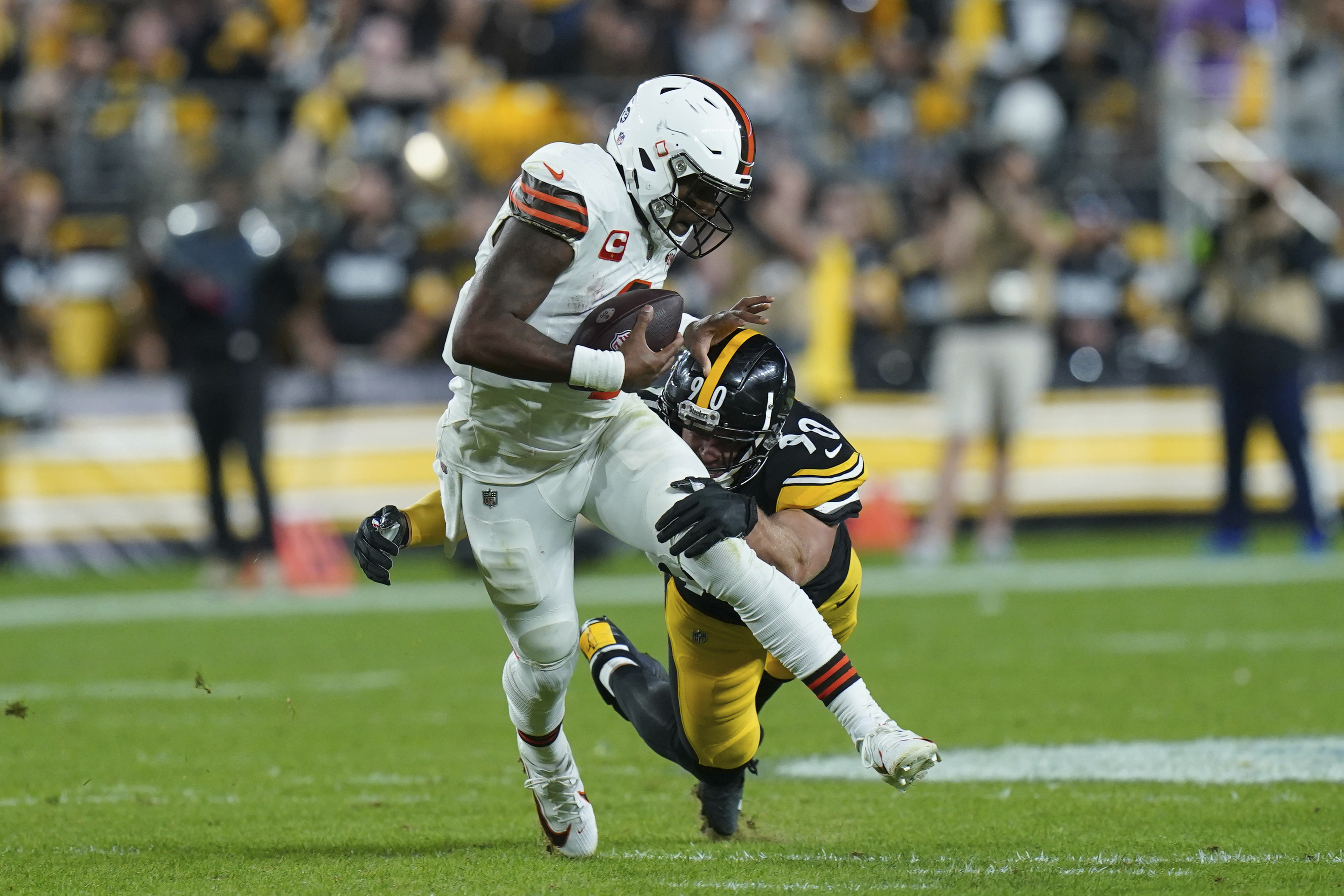 T.J. Watt's scoop-and-score lifts Steelers past Browns 26-22 as Cleveland  loses Nick Chubb to injury