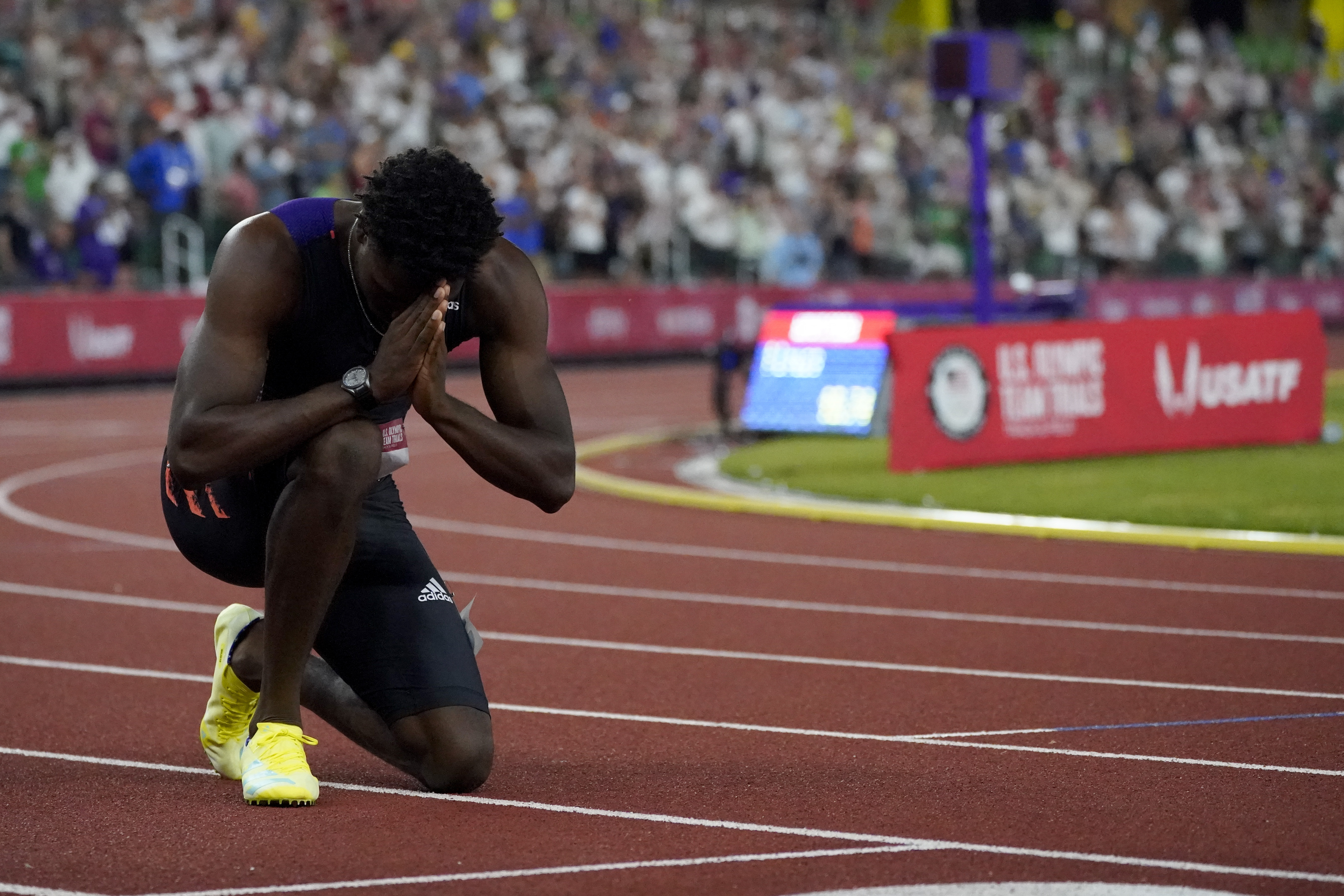The Latest: Noah Lyles wins the 200, headed to Tokyo