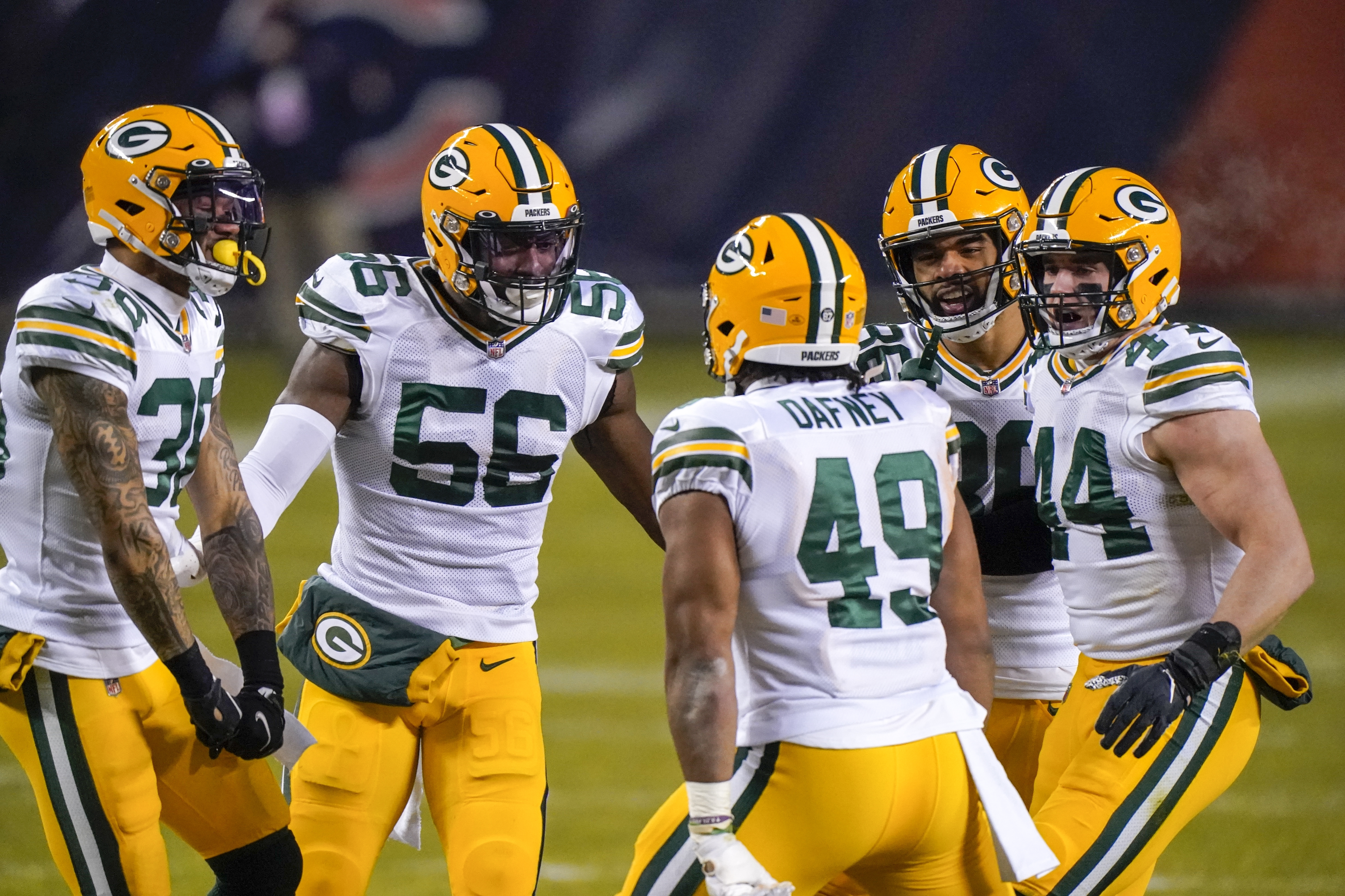 Rodgers throws 4 TDs, Packers beat Bears 35-16 for top seed