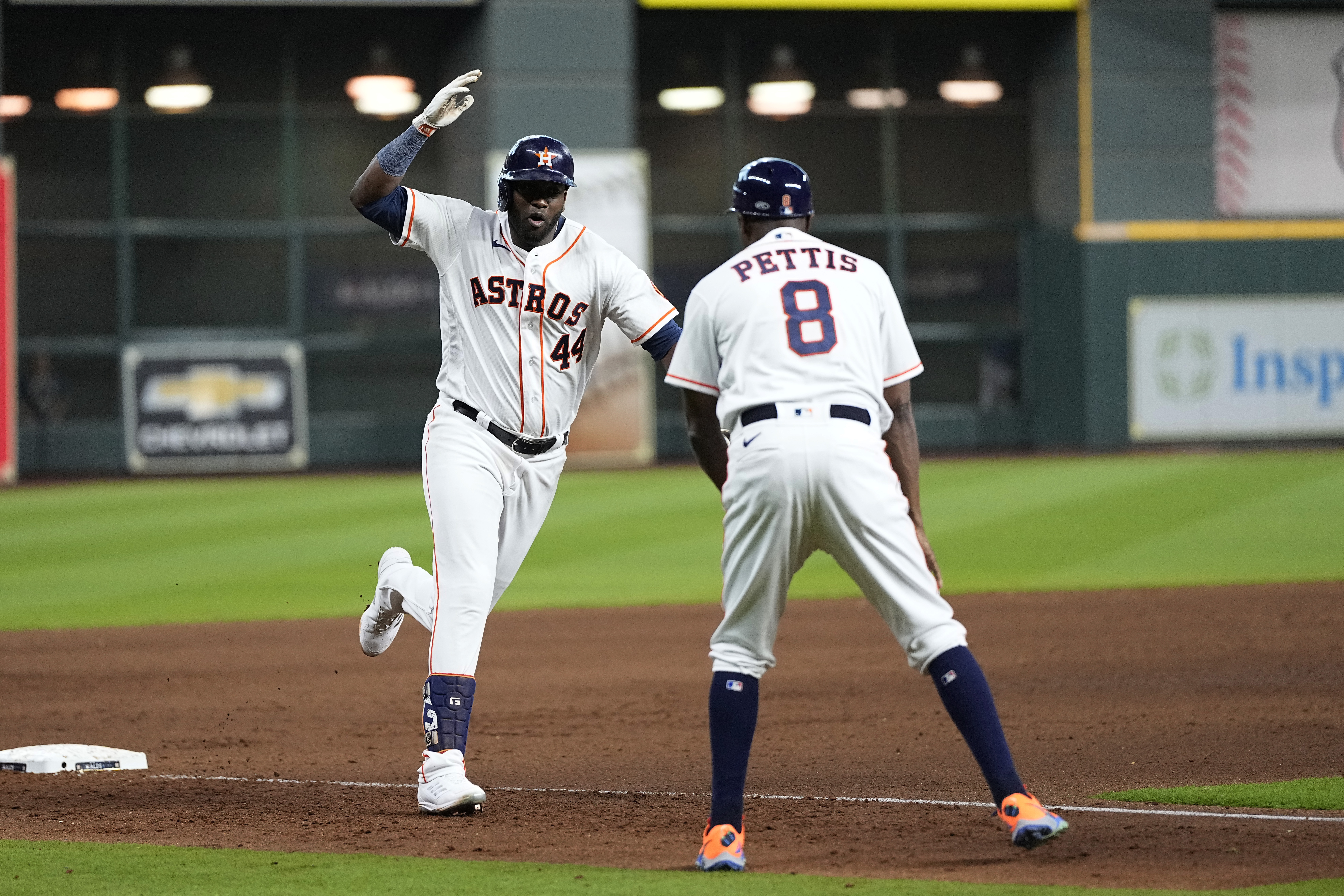 Astros' Pedro Báez rejoins team after COVID-19 quarantine