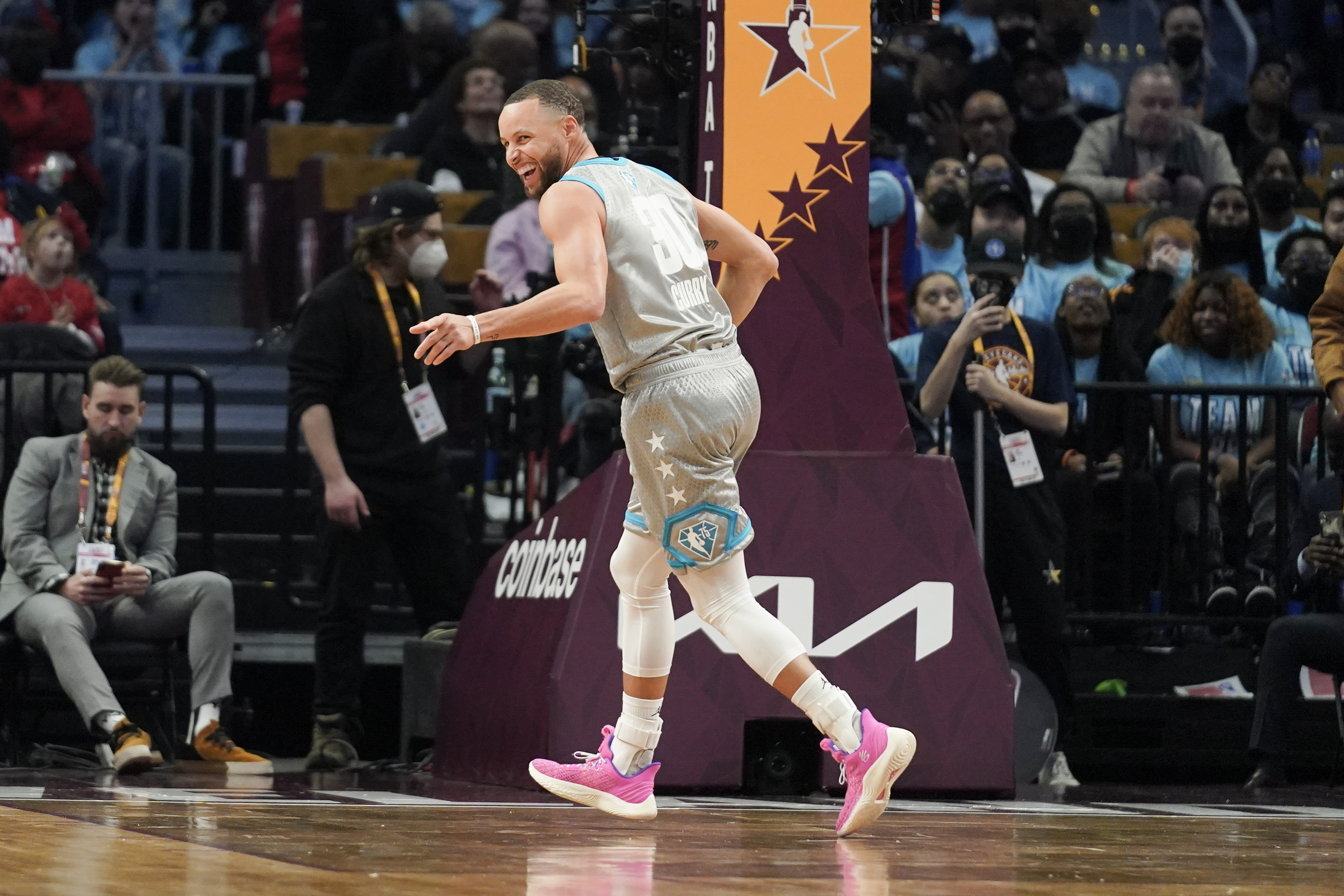 Stephen Curry shines bright in Team LeBron's NBA All-Star Game win