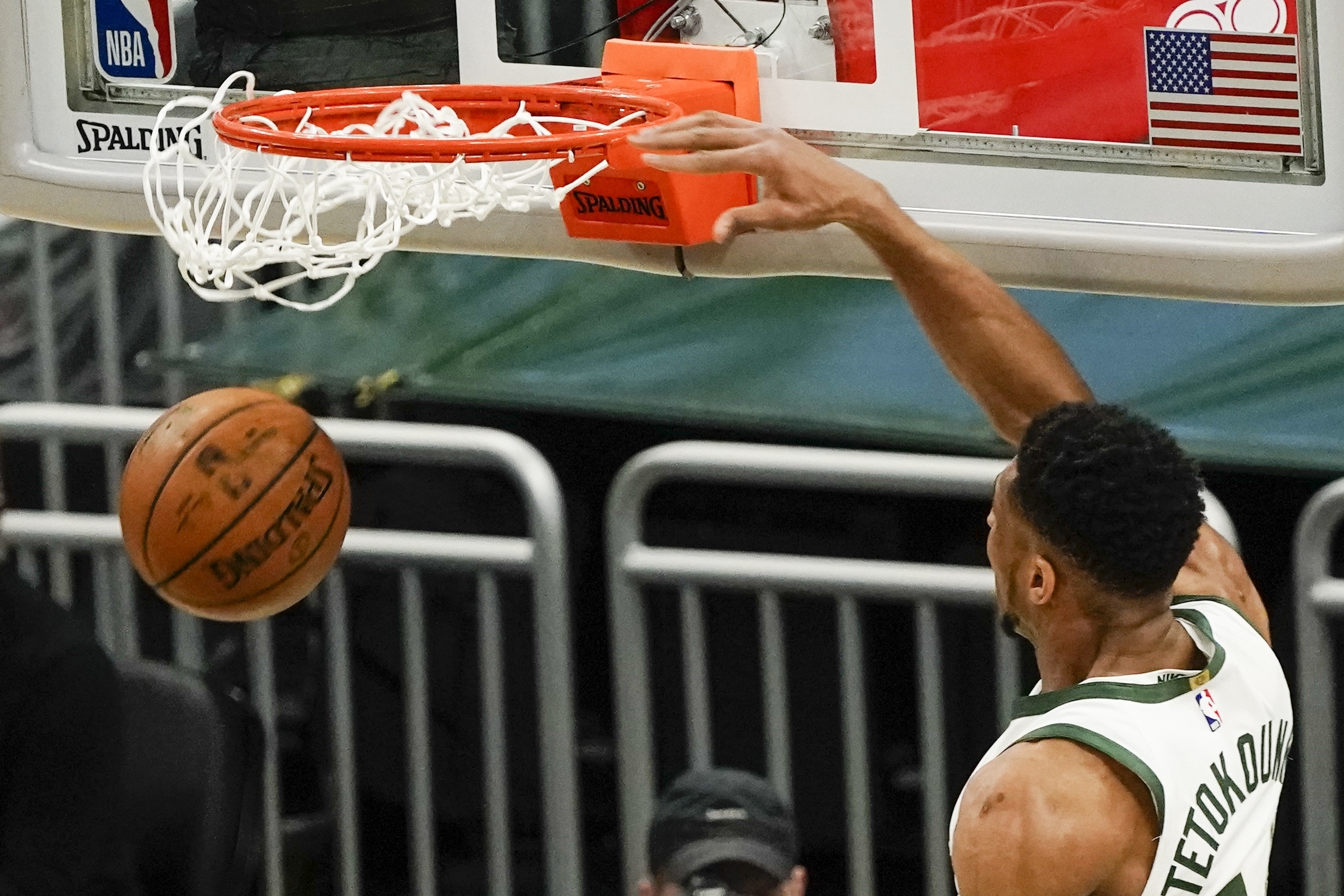 All-Star dunk contest: Utah's Donovan Mitchell wins with nod to