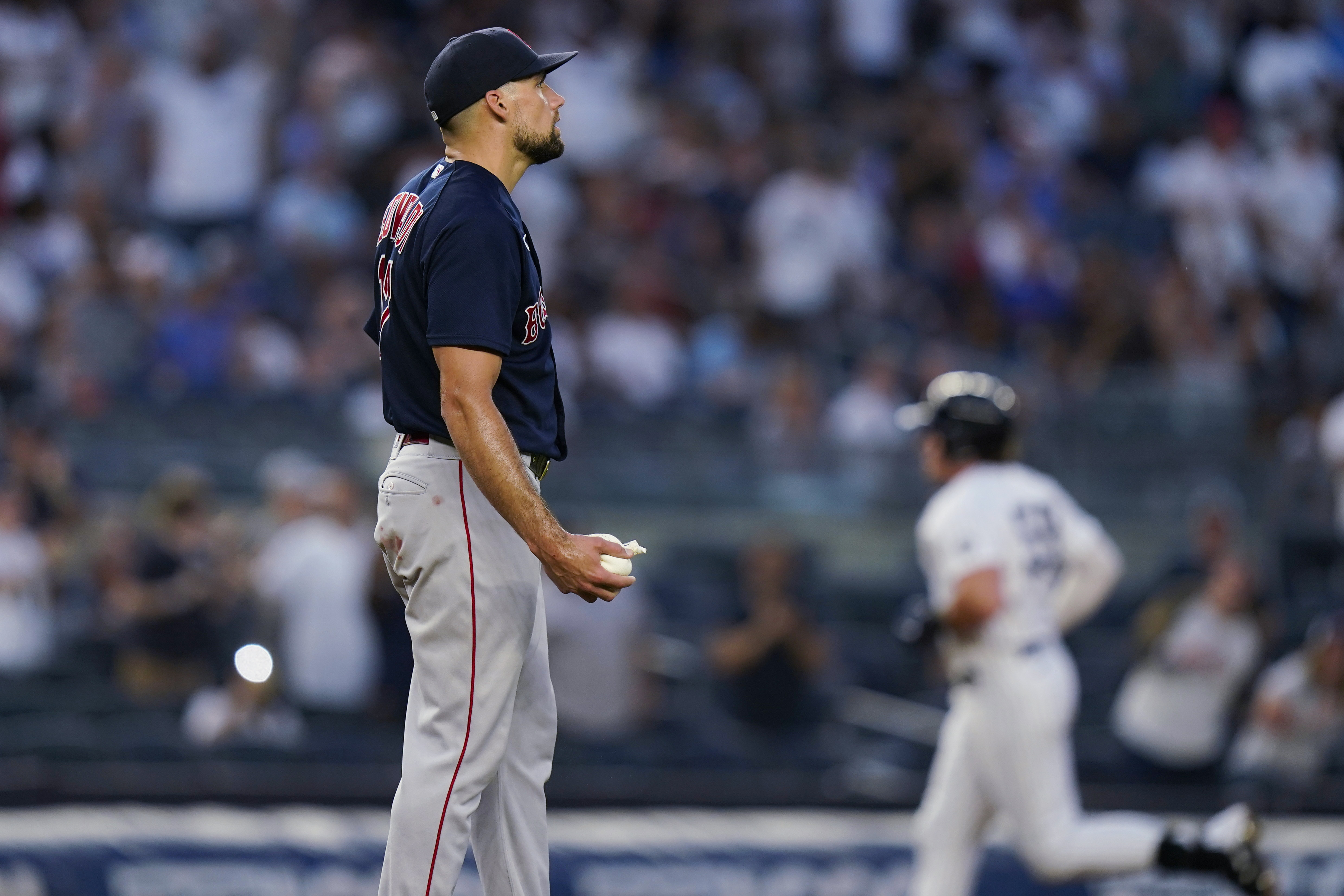 Jonathan Loaisiga leaves bases loaded in 7th, Yankees beat Red Sox 5-3