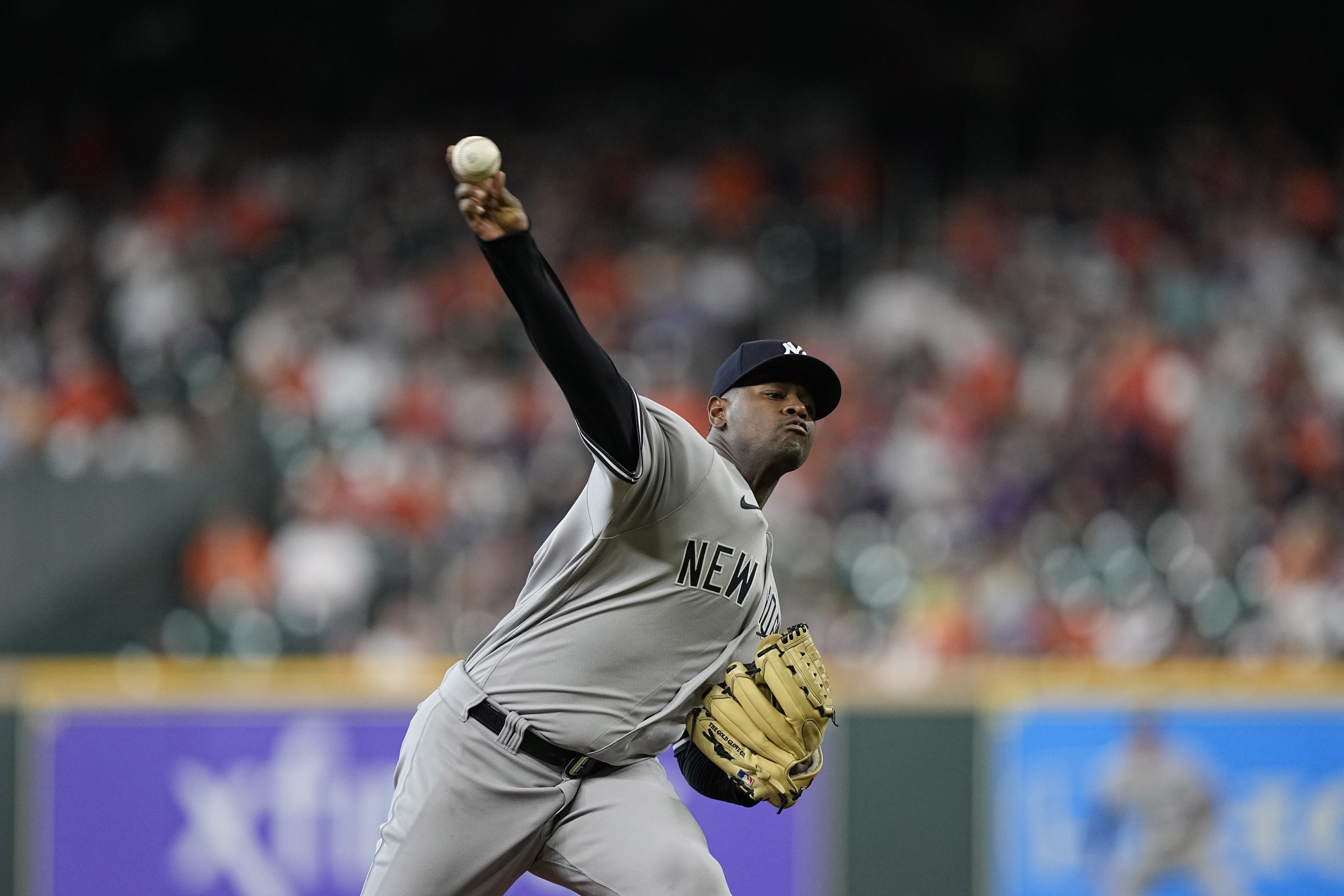 Astros' Tucker tries to steal home amid PitchCom malfunction – KXAN Austin