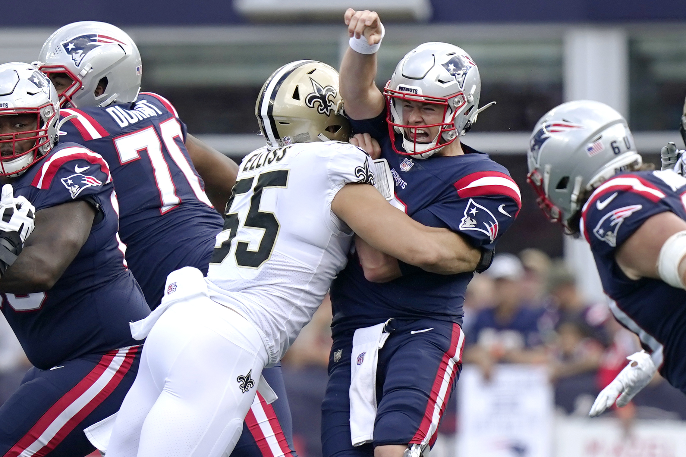 Patriots QB Mac Jones throws first NFL touchdown in season opener