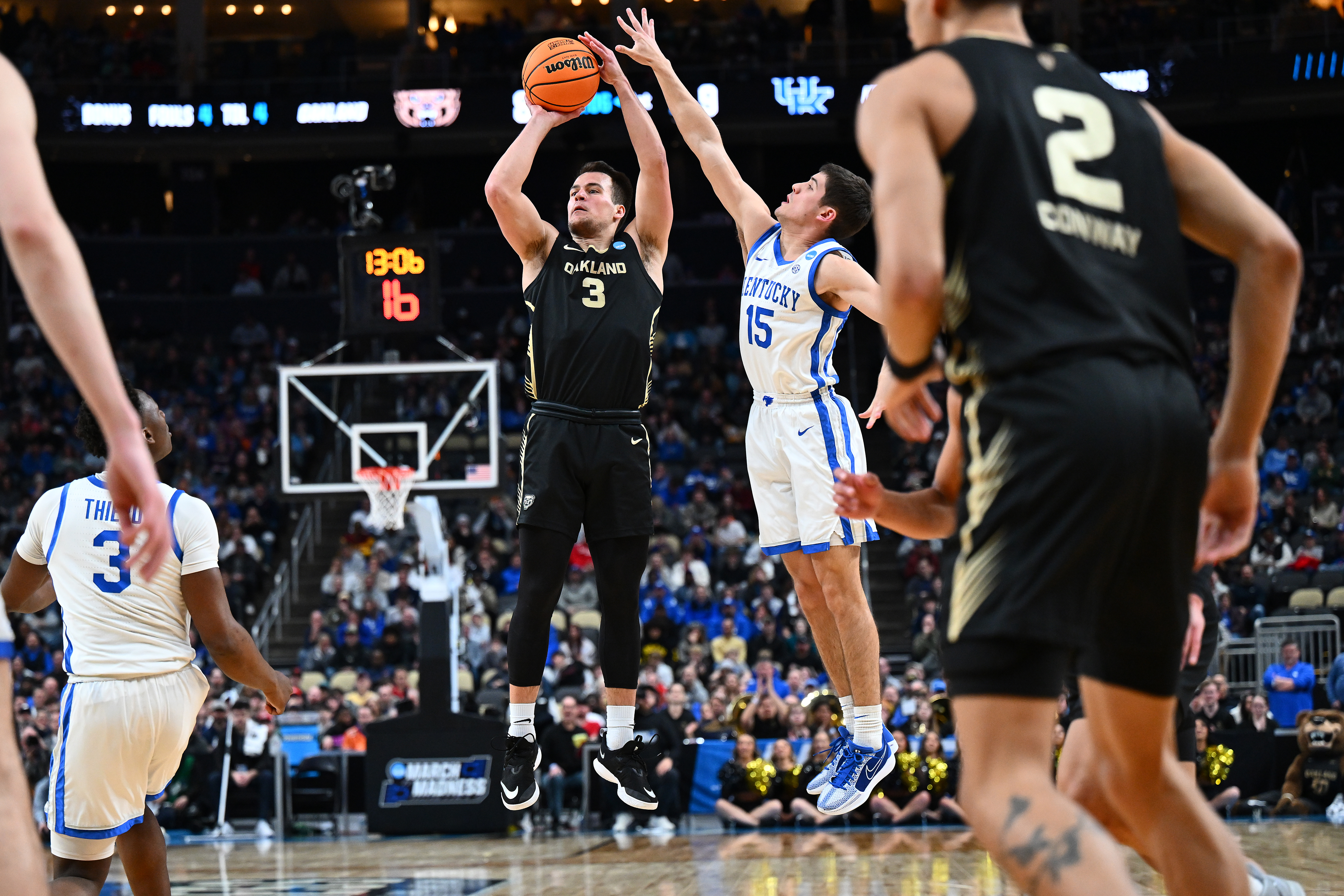 Jack Gohlke leads Oakland basketball to upset over Kentucky in near  record-breaking performance