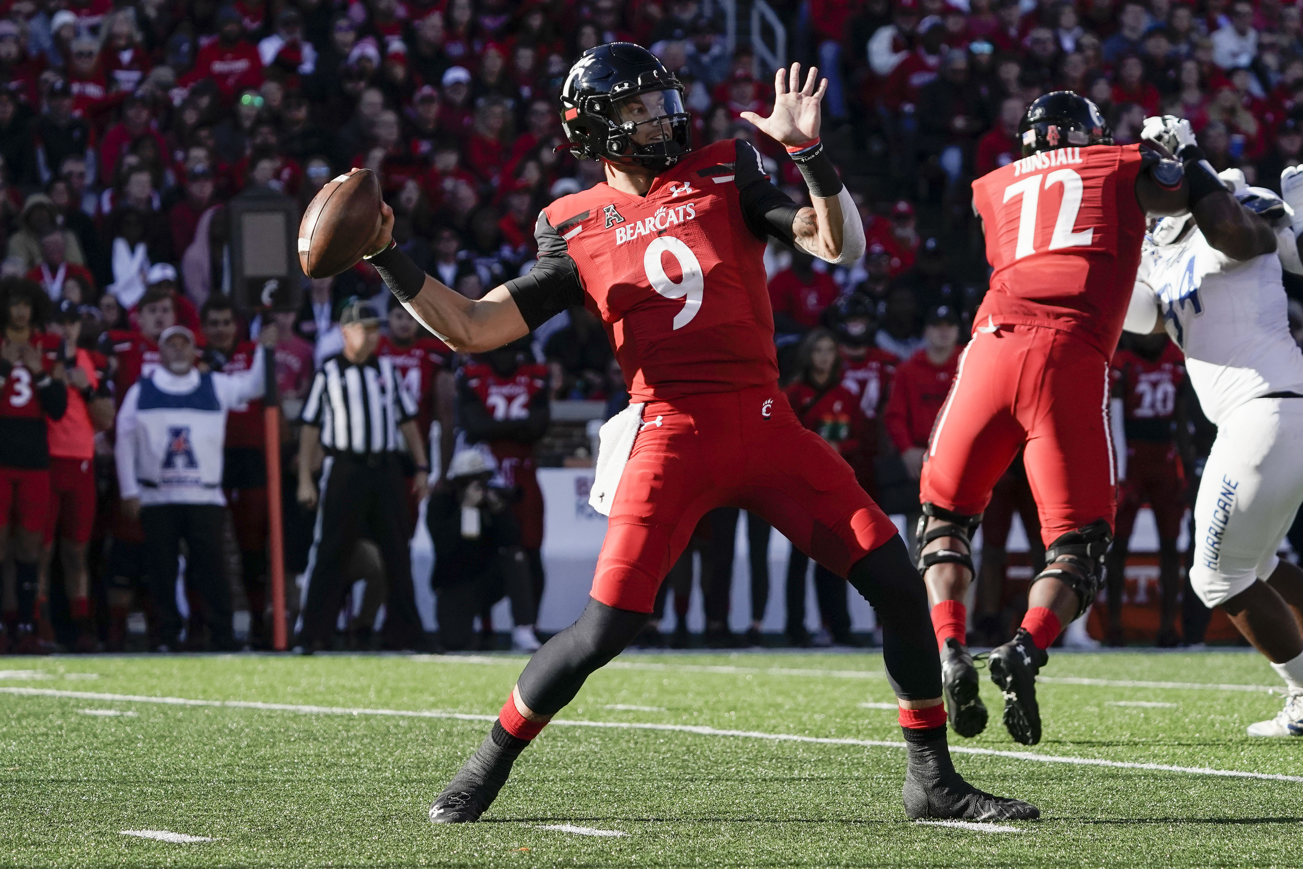 No. 2 Cincinnati holds off Tulsa 28-20 to improve to 9-0