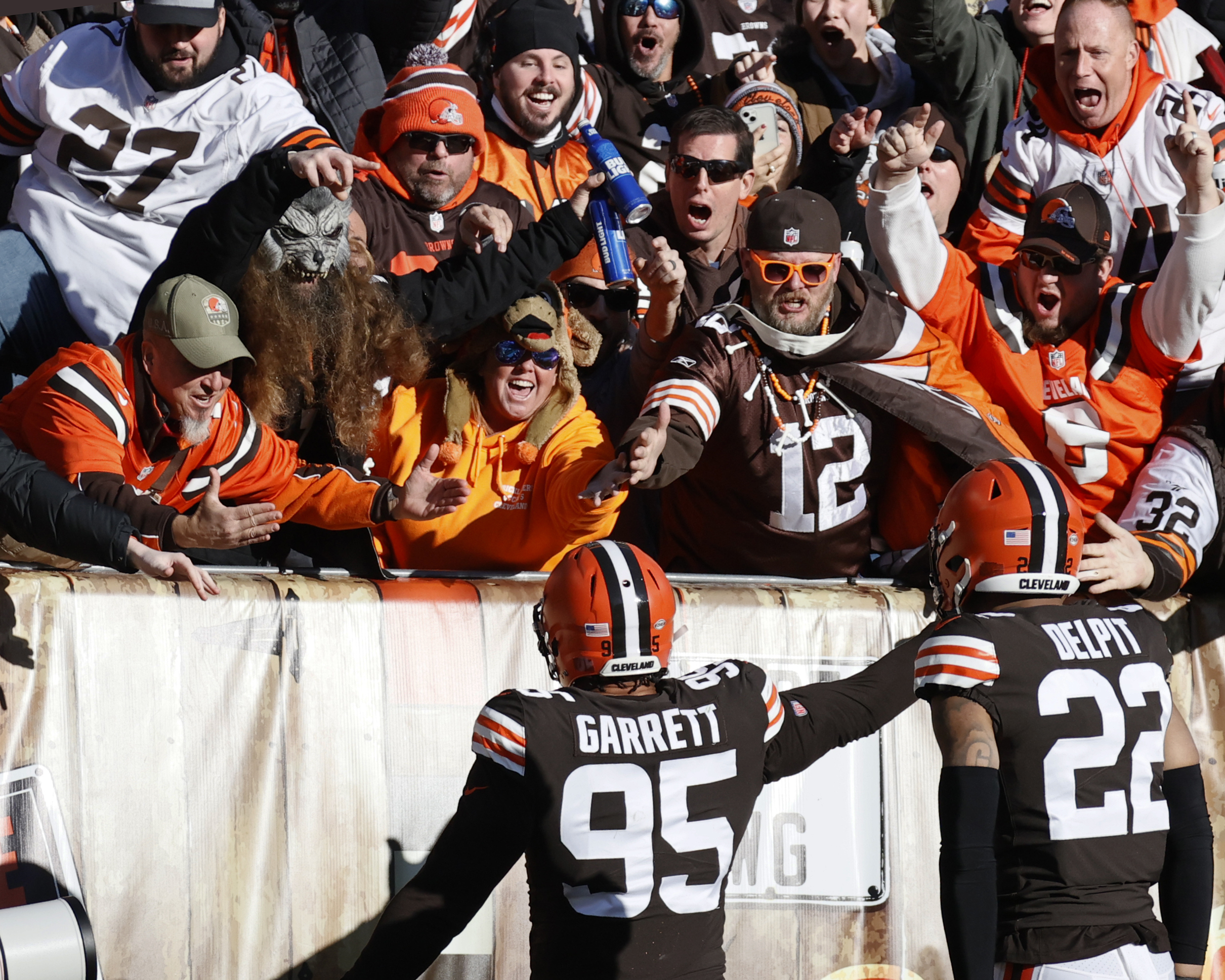 Myles Garrett reacts to Baker Mayfield's game-winning Rams drive