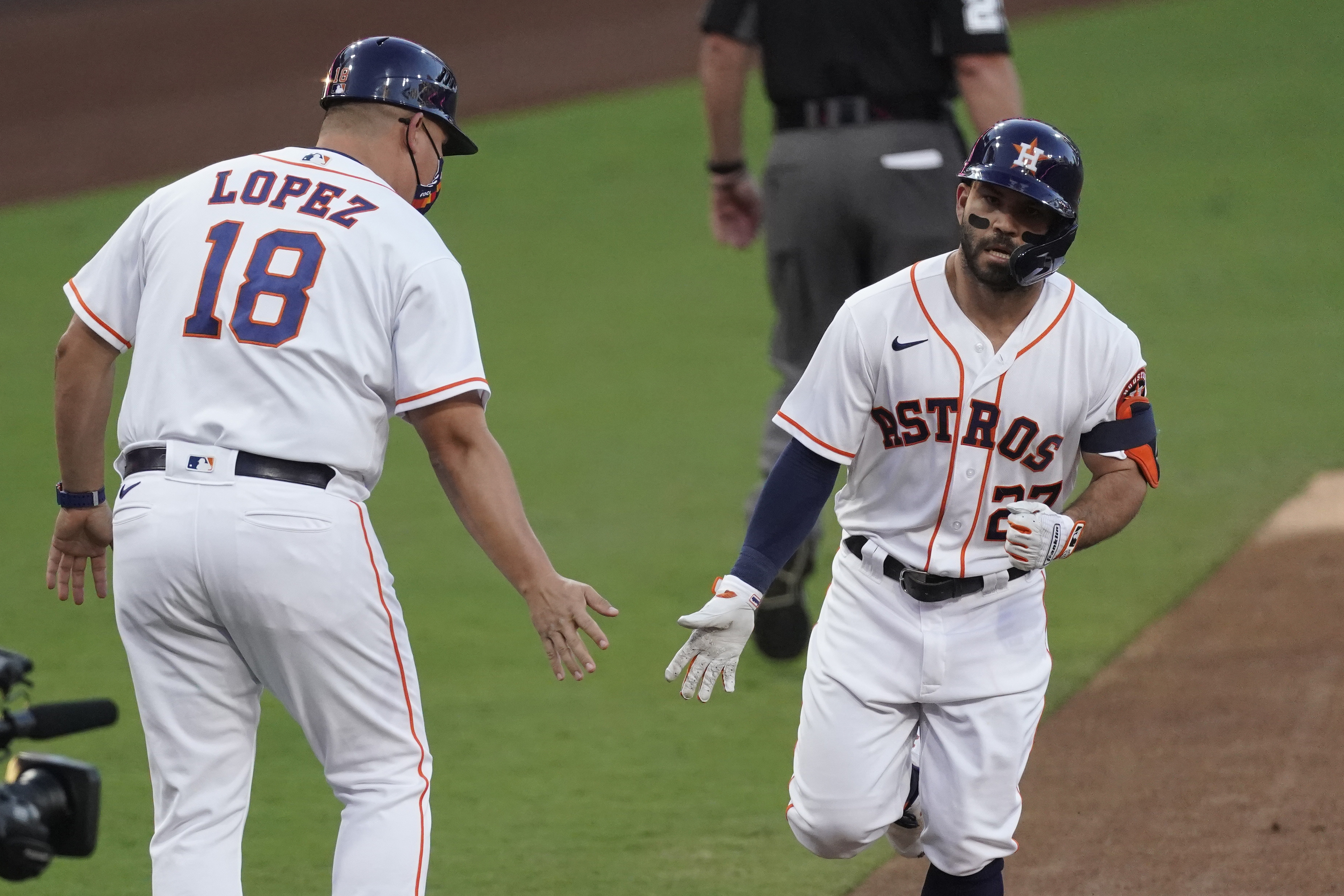 Old Houston Astros Tweet About a 'Buzz in The Air' Resurfaces