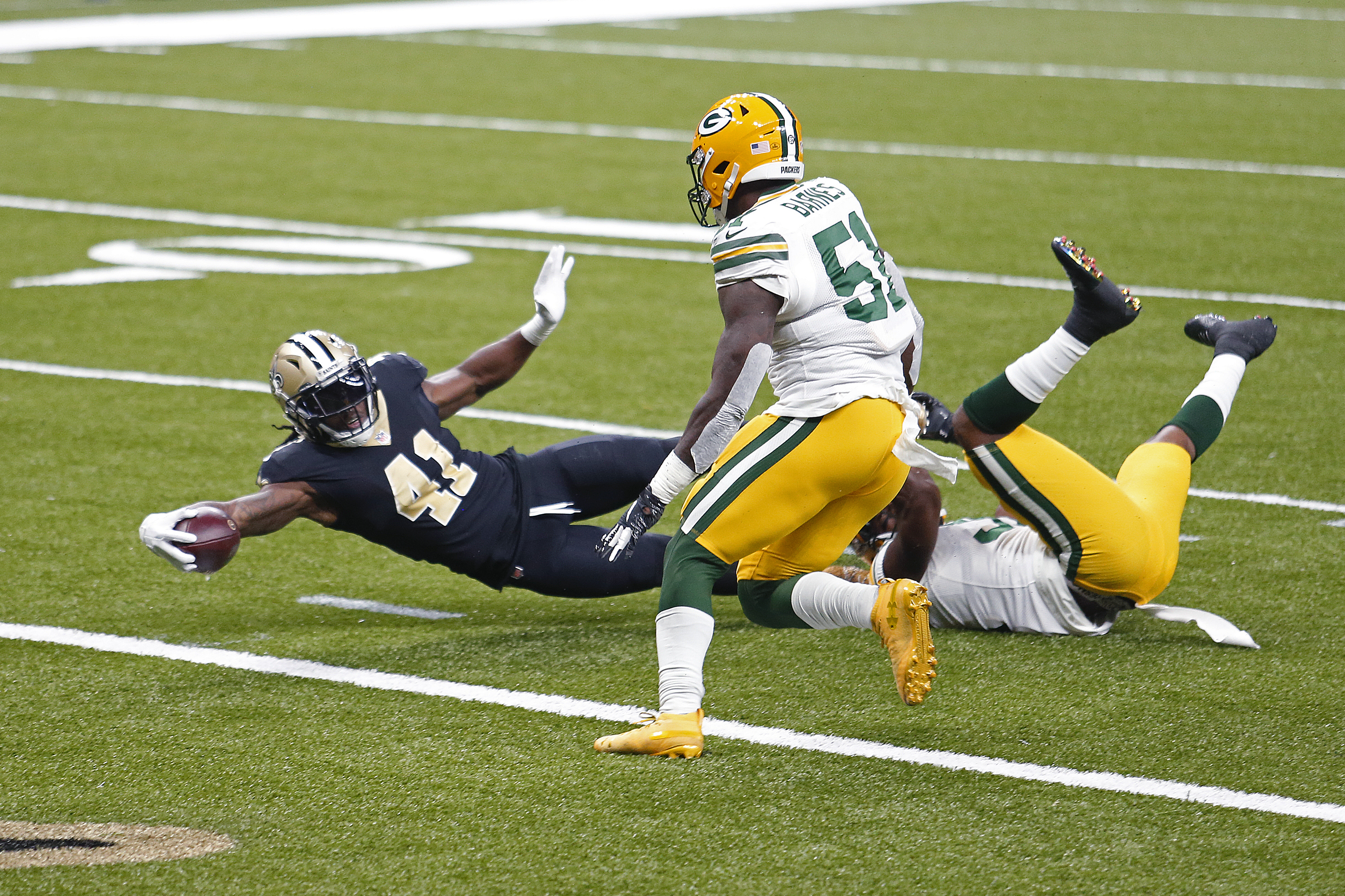 Rodgers, Packers unbeaten with 37-30 victory over Saints