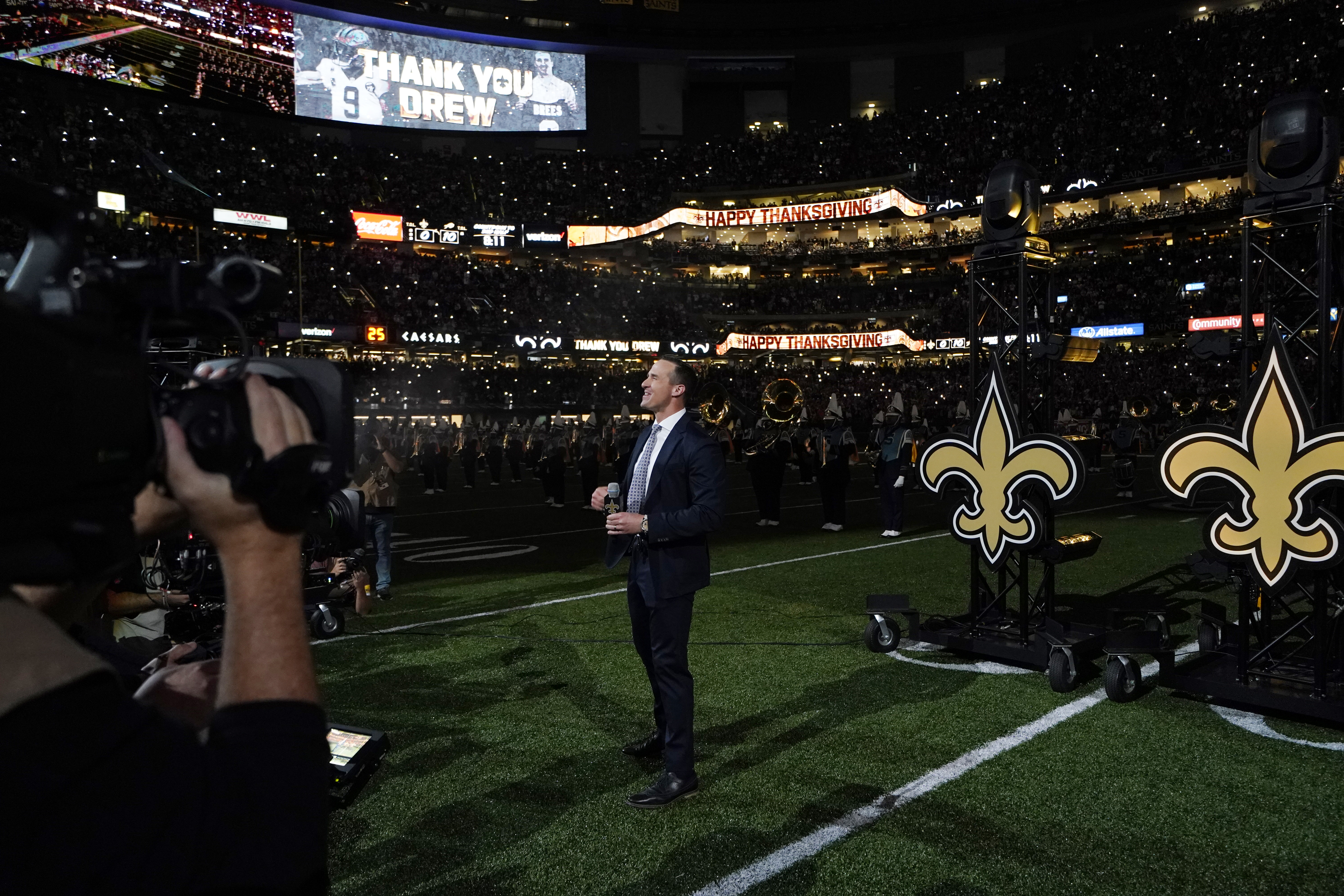 Saints honor Brees at halftime of Thanksgiving night game