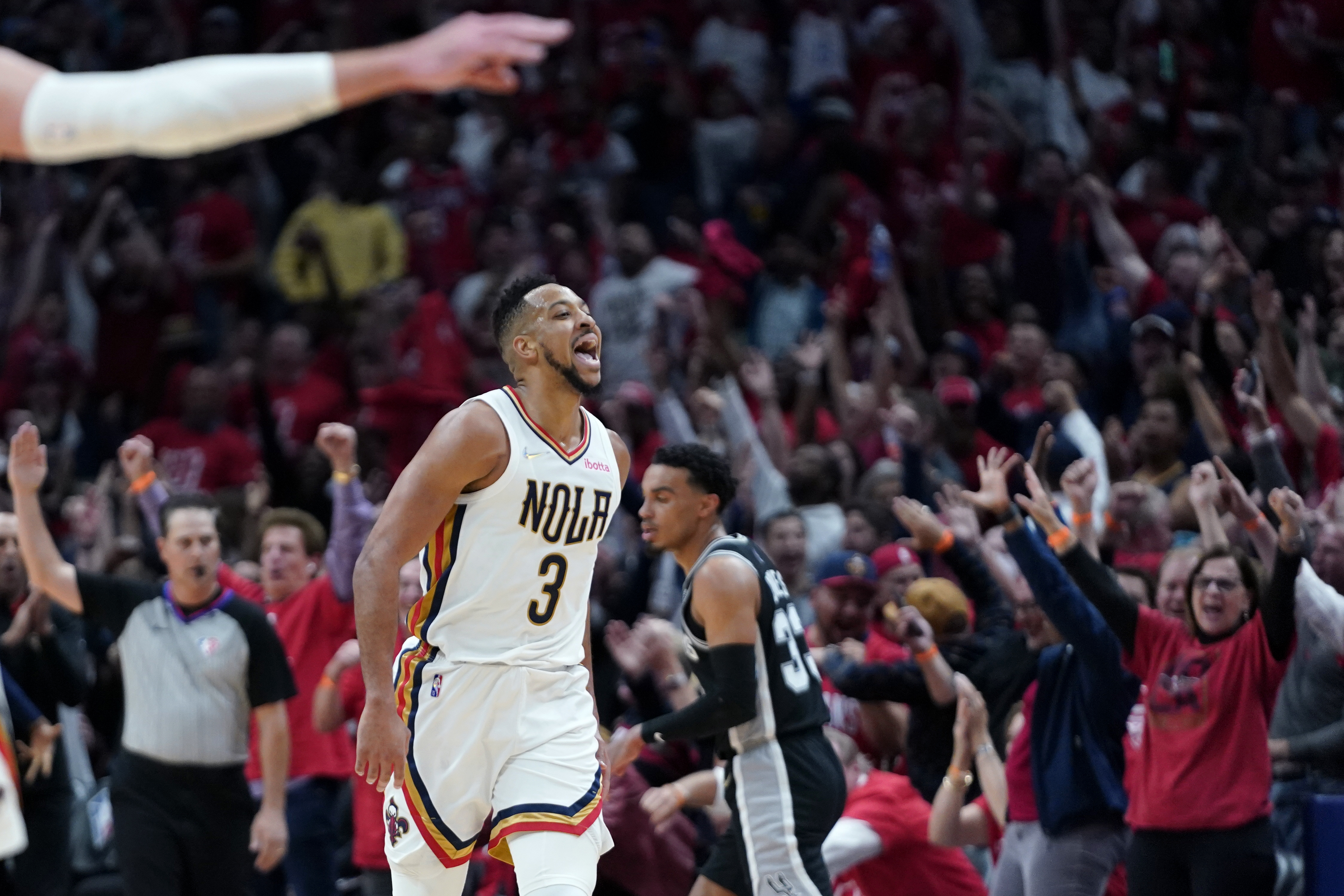 San Antonio Spurs draw big crowds for first-ever NBA games in