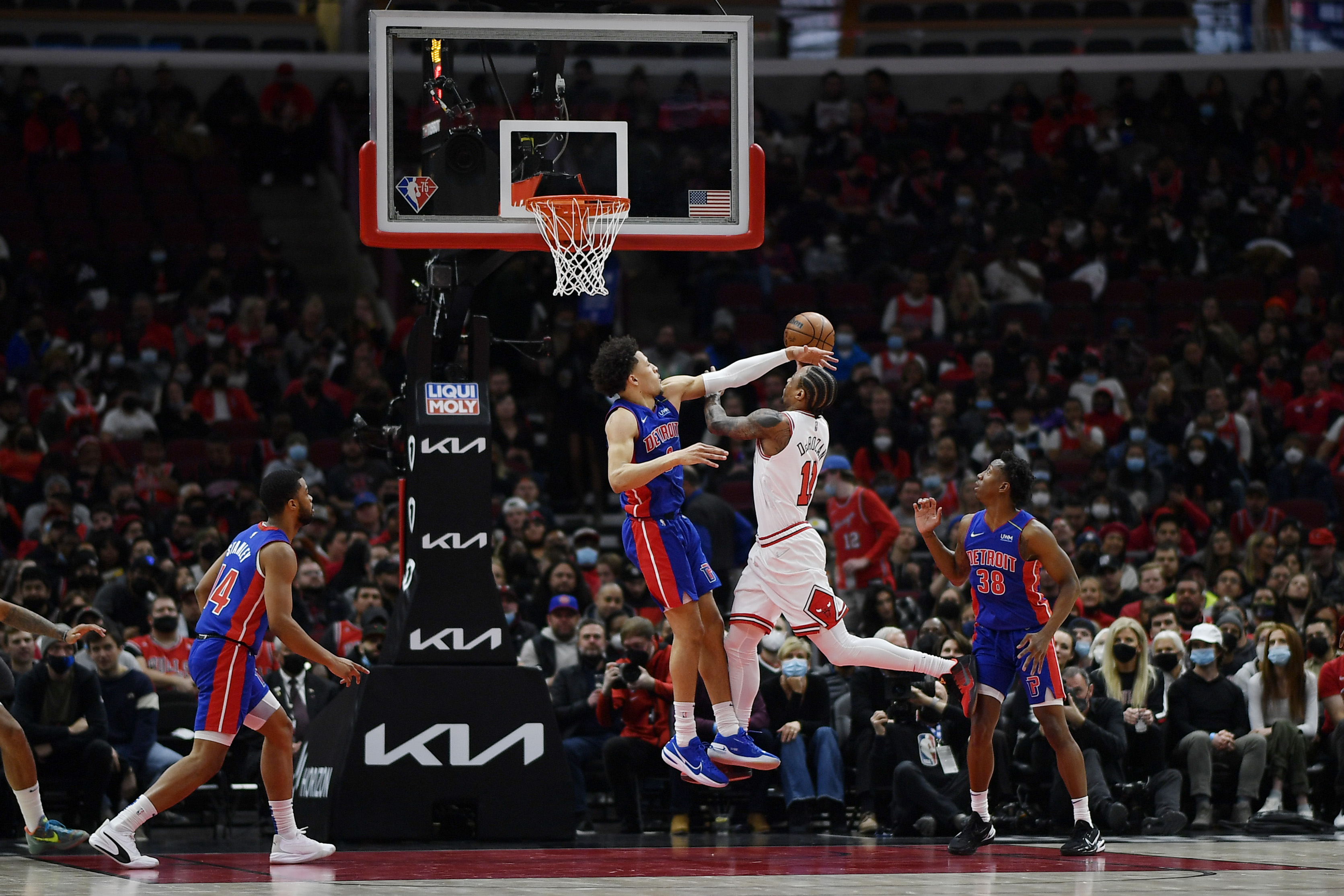 Detroit Pistons take on Chicago Bulls in Paris this afternoon