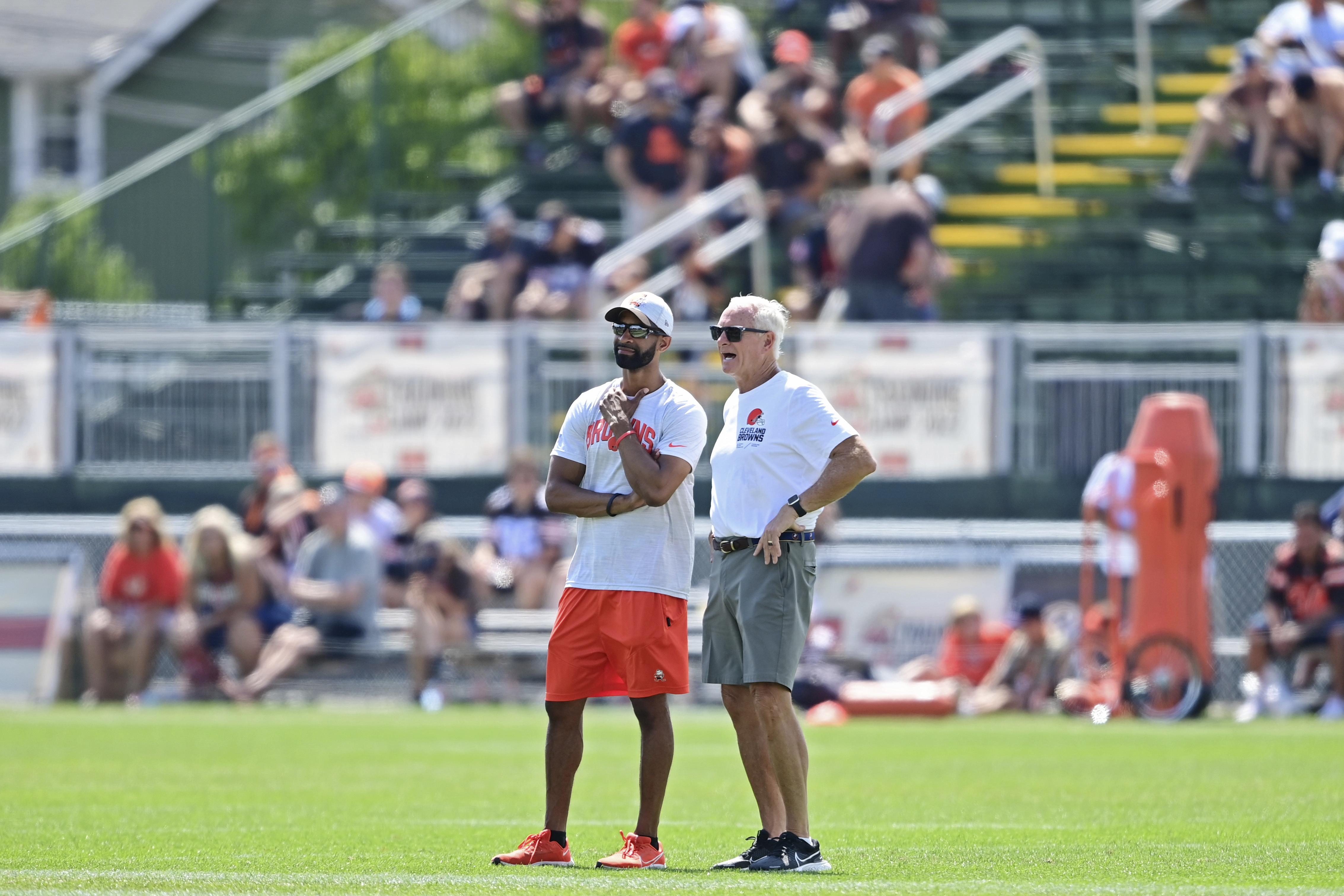 Kareem Hunt makes first practice with Browns