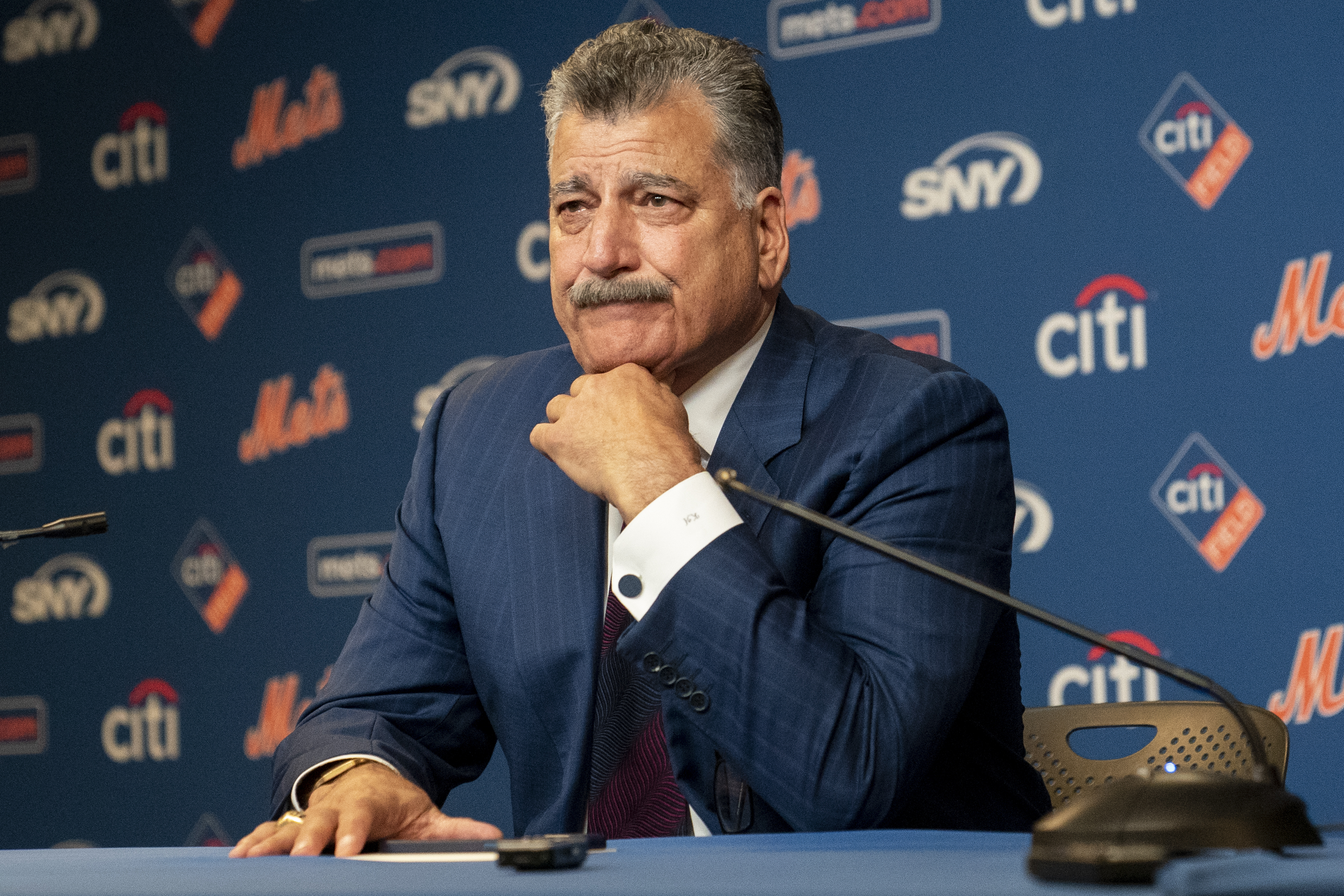 Fiore family shares a smile with Mets' Keith Hernandez