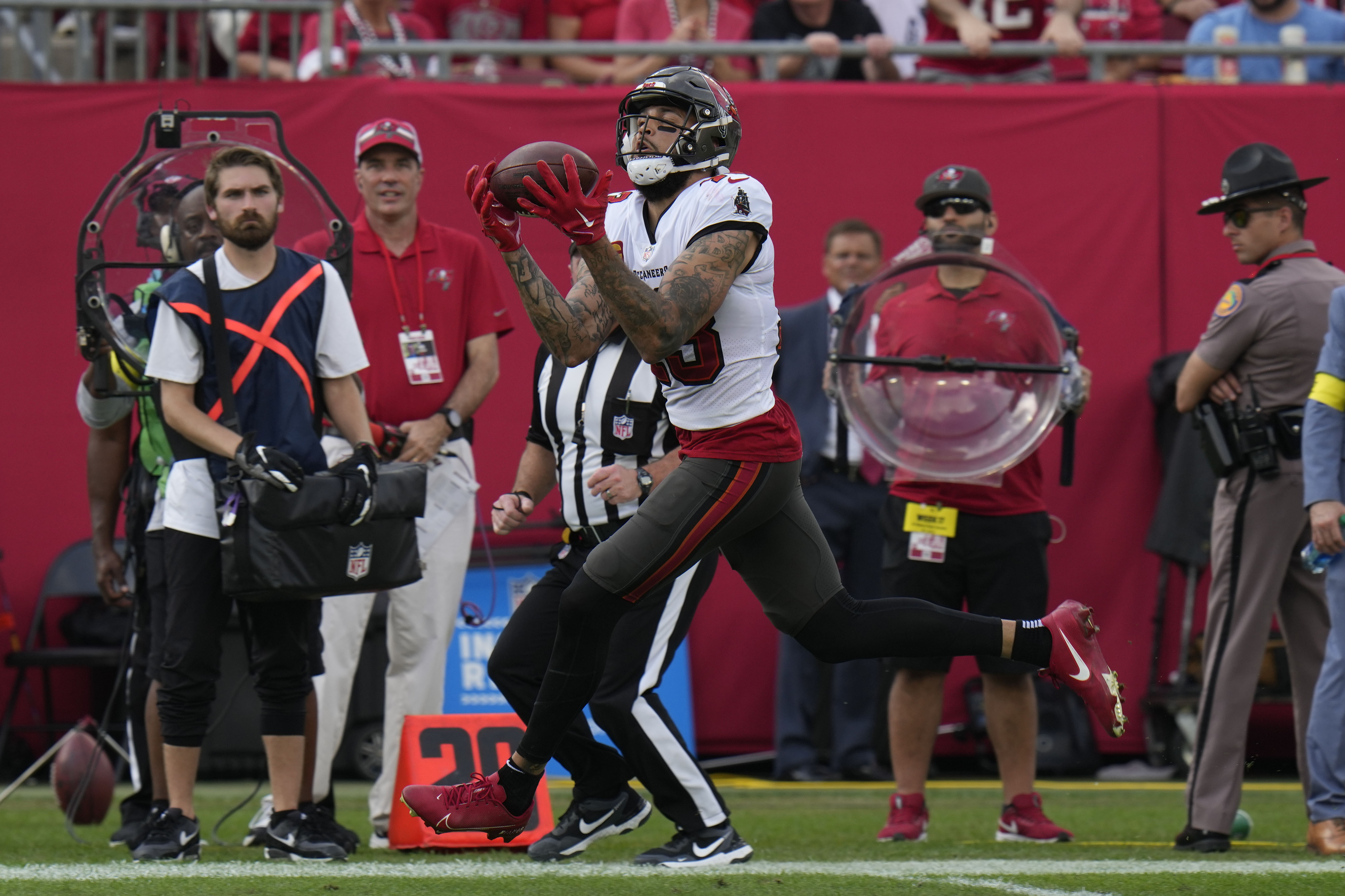 Brady throws for over 360 yards in Tampa Bay's win over Atlanta