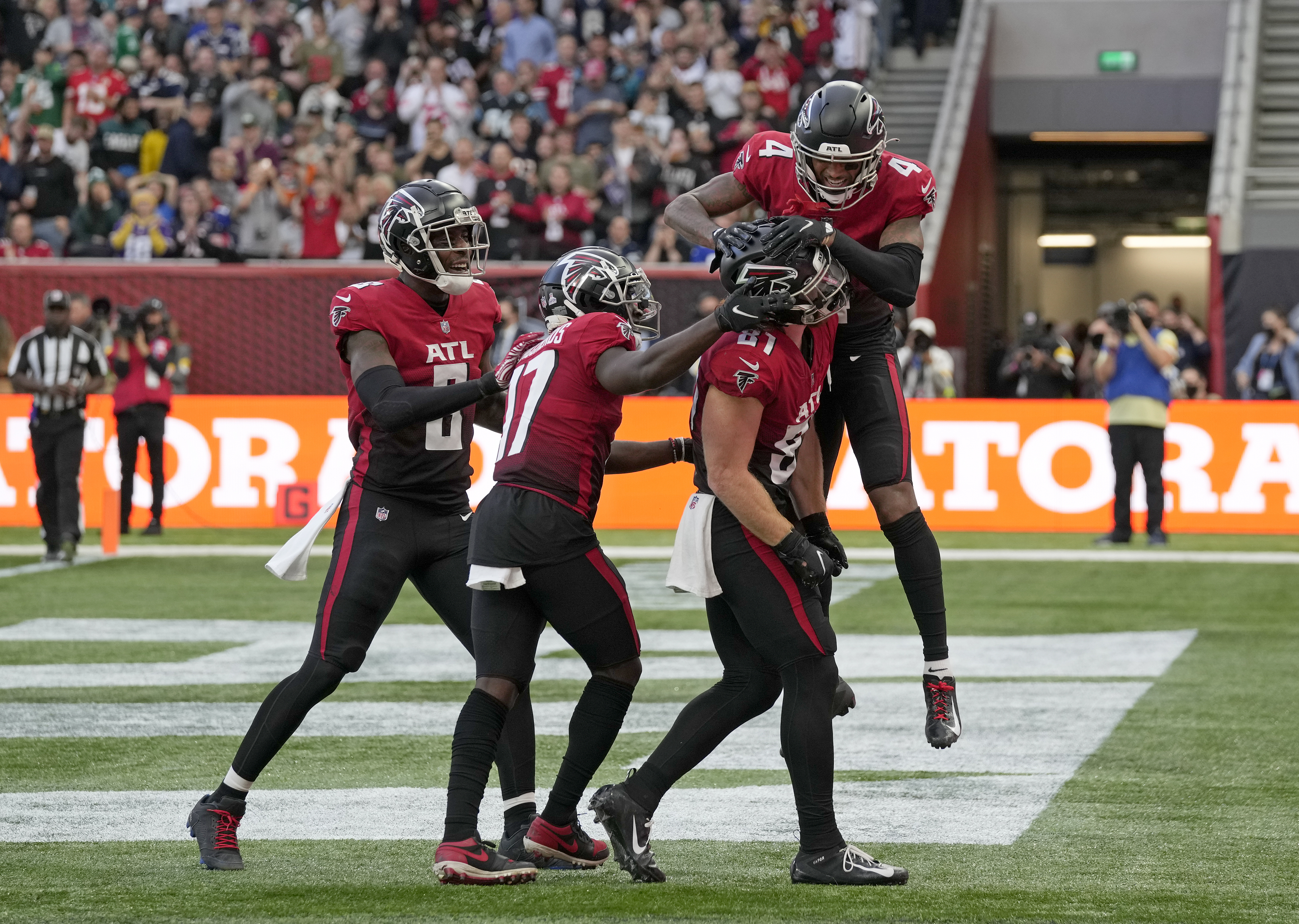 Ryan, Pitts lead Falcons past Jets in London