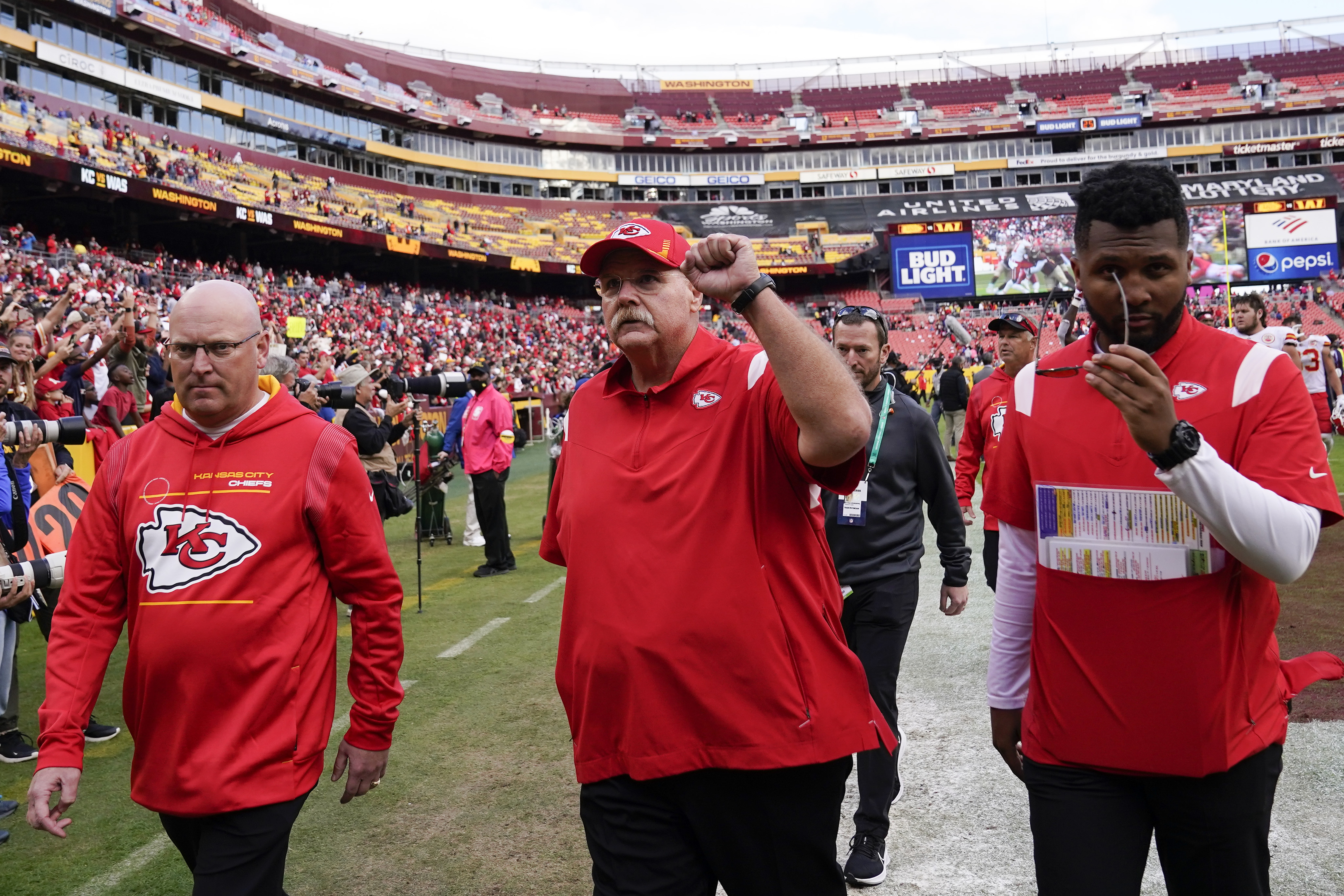 Chiefs beat Washington 31-13; Sean Taylor's No. 21 retired