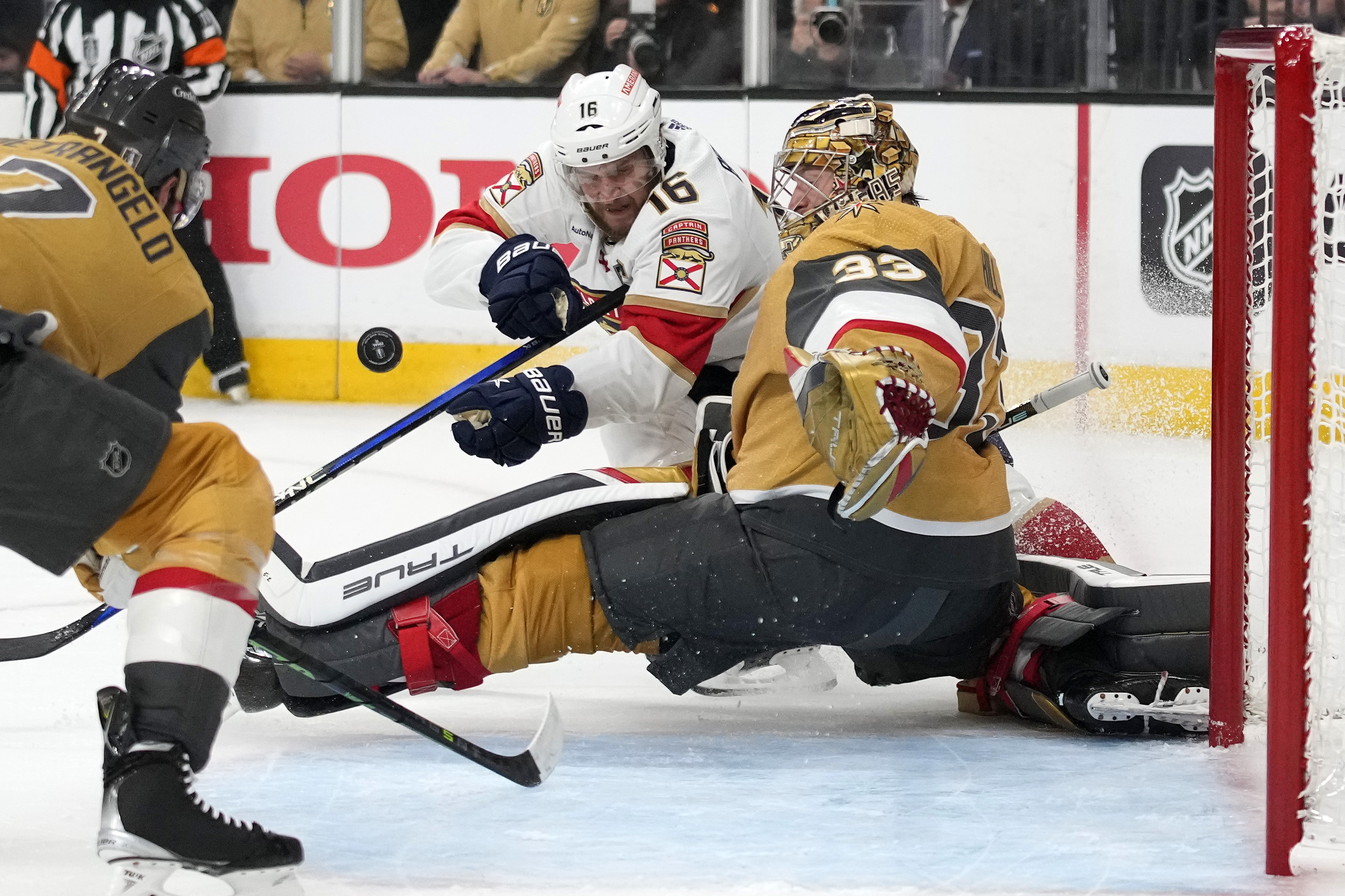 Golden Knights blast Panthers 9-3 in Game 5 to capture first