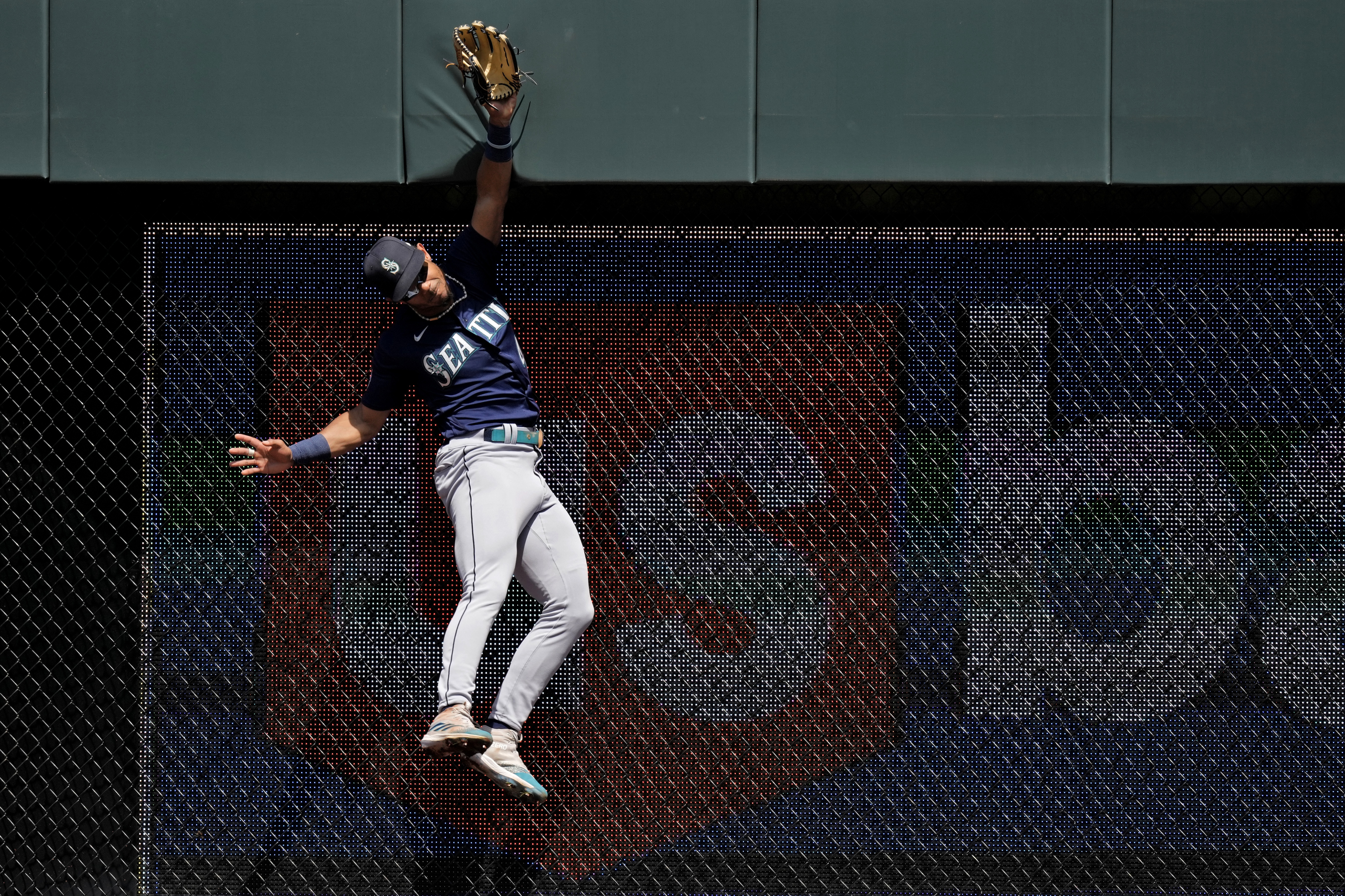 Rodriguez has 5 hits, 5 RBIs as Mariners beat Royals 6-4