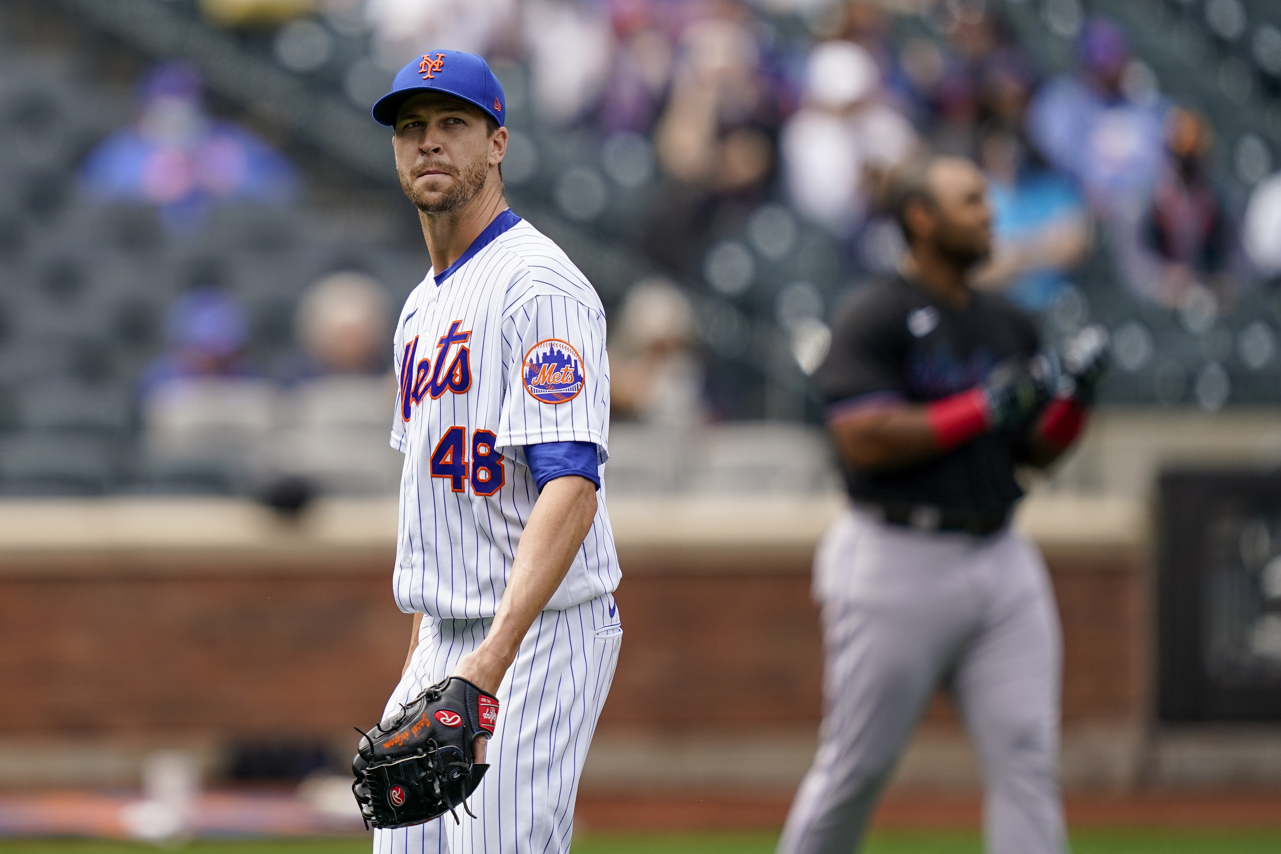 Give Jacob deGrom all the awards 