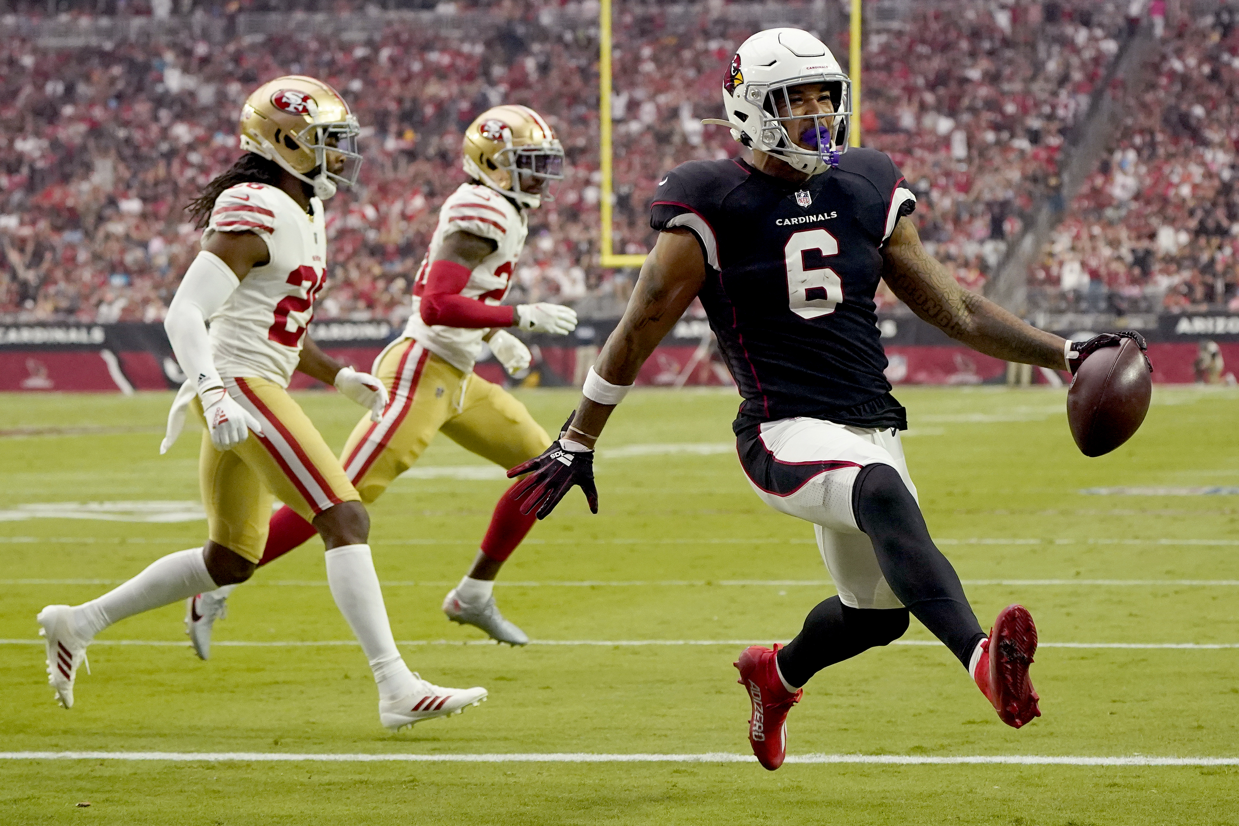 Arizona Cardinals tight end Maxx Williams (87) runs onto the field