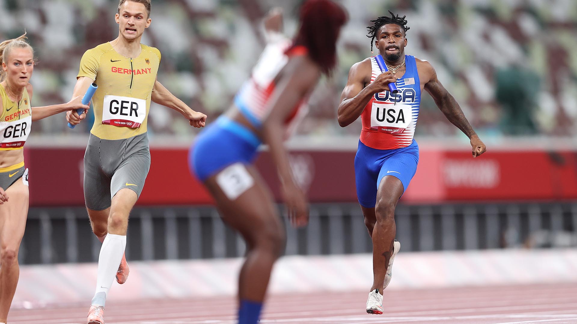 Video U S Mixed 4x400m Relay Dqs In Prelims On Late Exchange