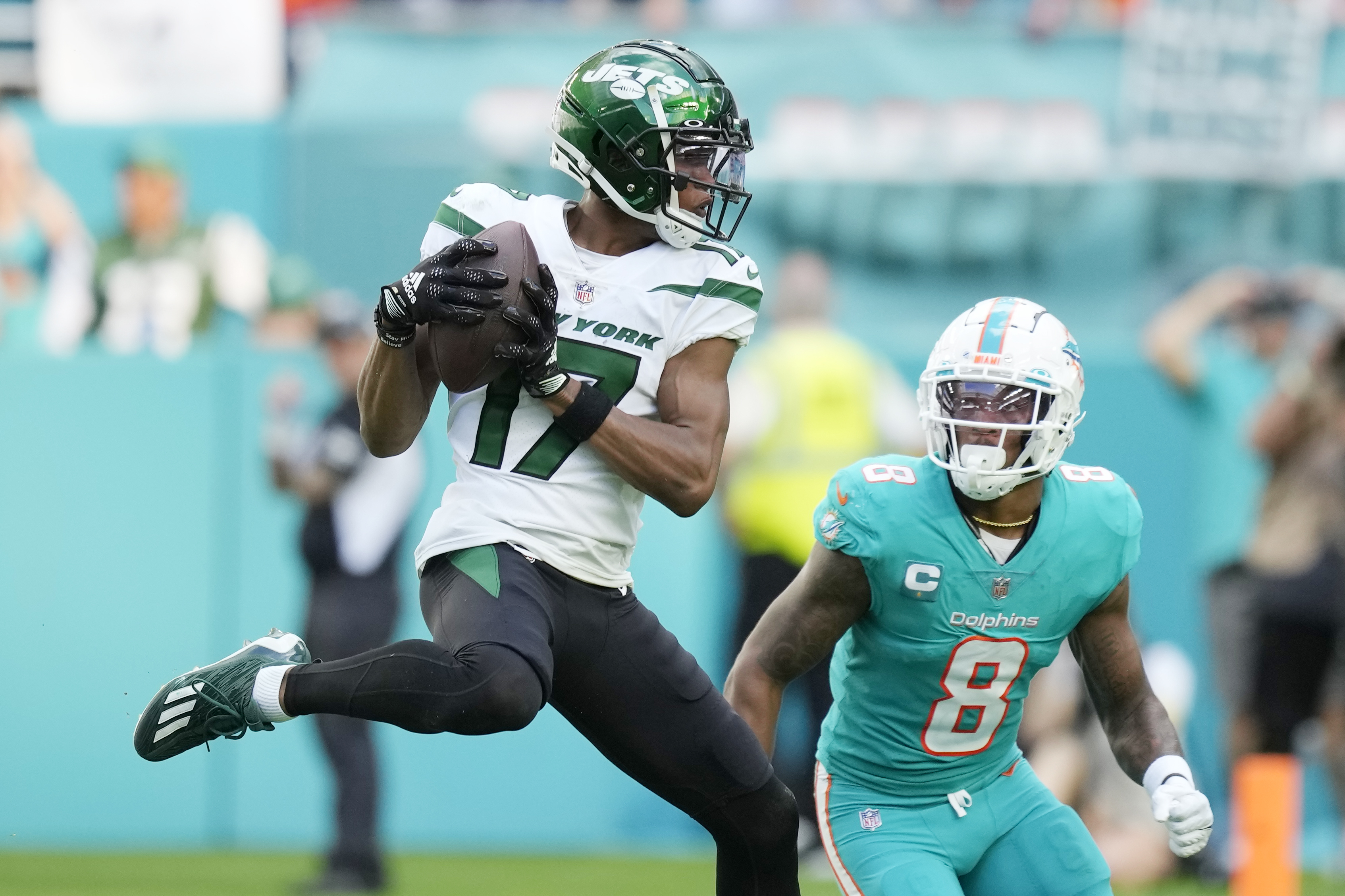 Miami Gardens, Florida, USA. 4th Nov, 2018. The Miami Dolphins flag is  displayed on the field after scoring a touchdown against the New York Jets  at the Hard Rock Stadium in Miami