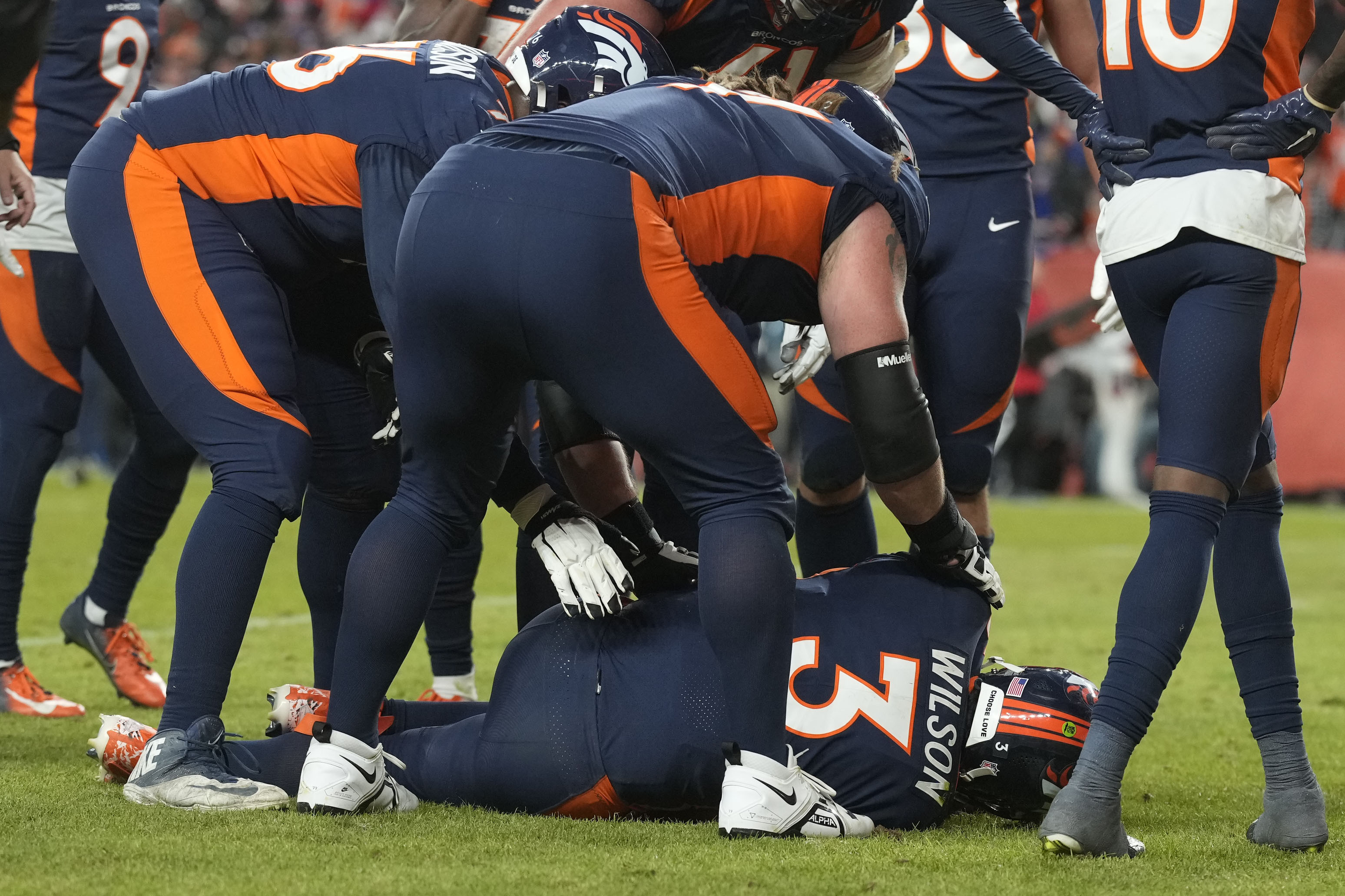 Wilson's concussion latest setback in Broncos' awful year - The San Diego  Union-Tribune