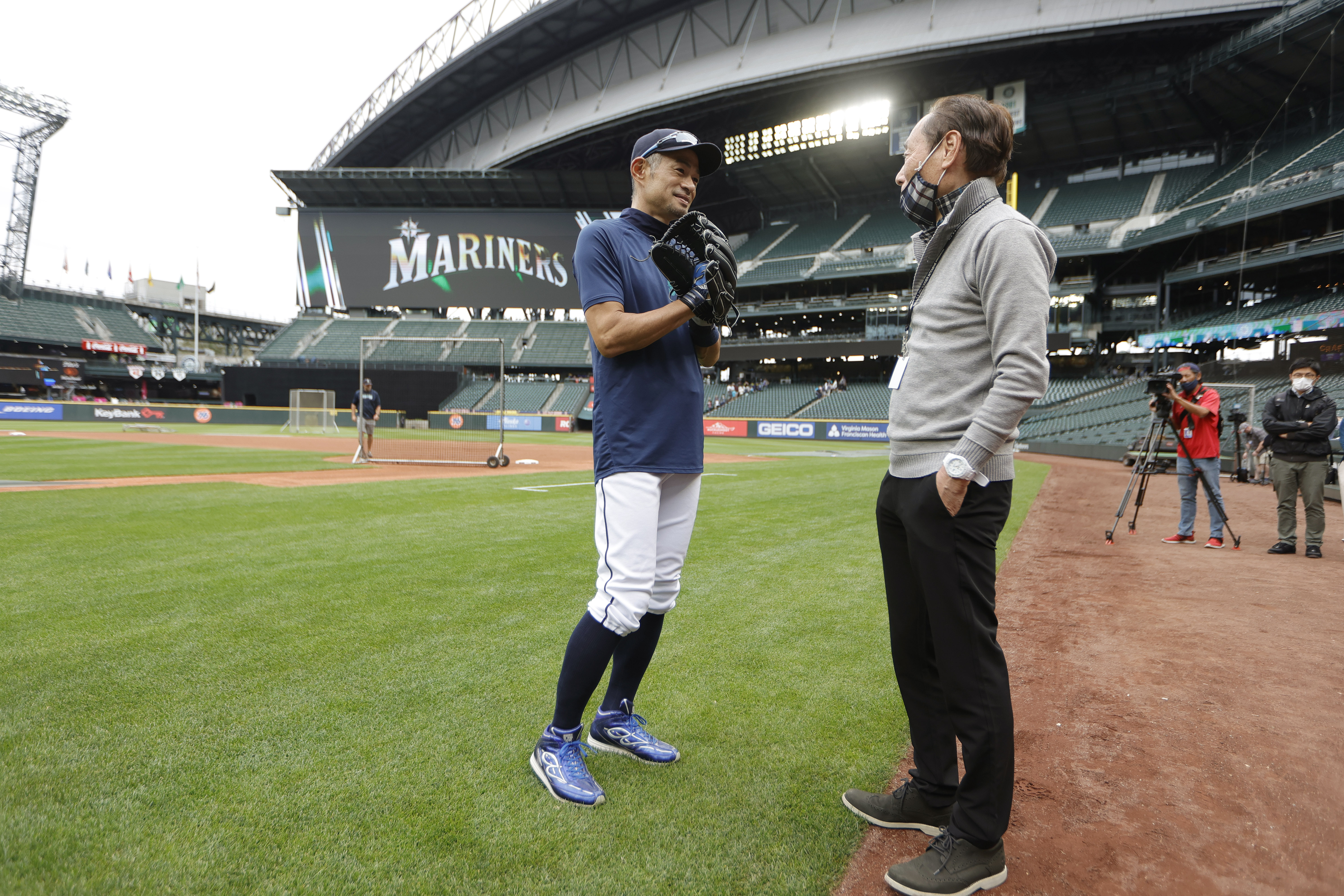 Ichiro's 'retirement' will involve wearing a uniform, batting practice 