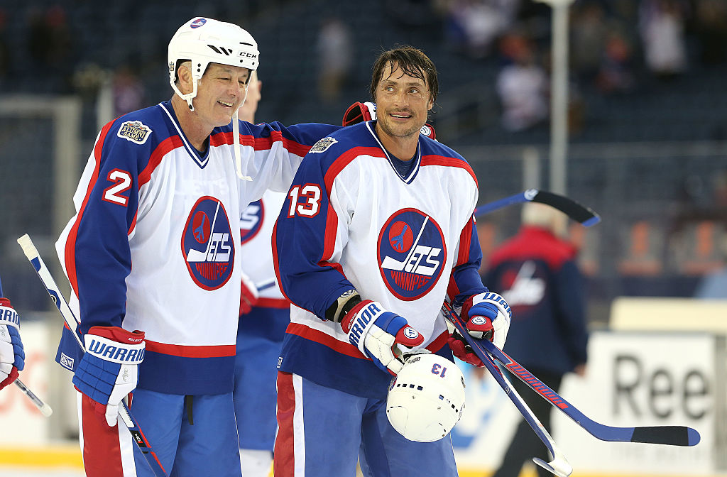Gretzky, Selanne headline alumni game at Heritage Classic in Winnipeg