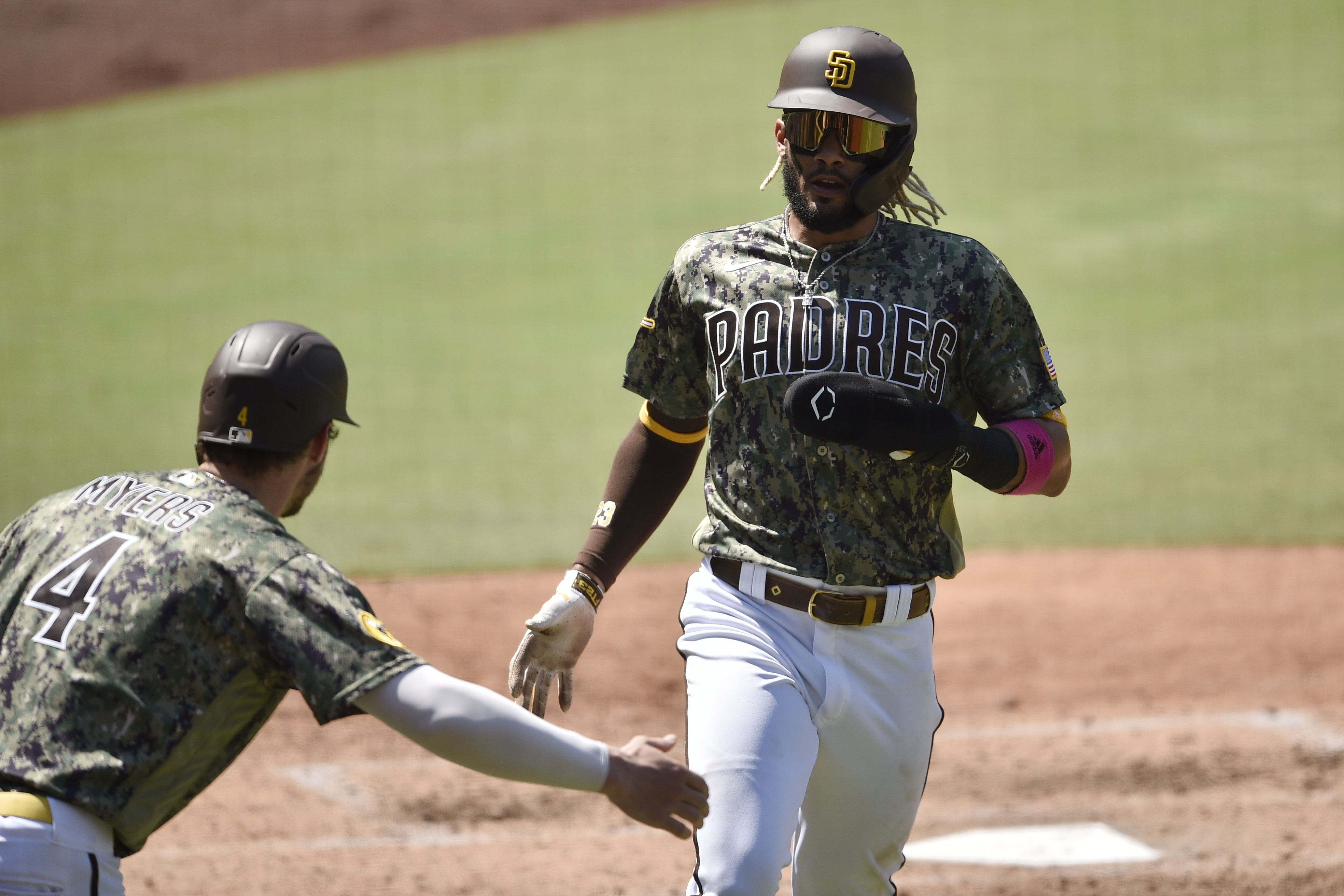 Homers from Jake Cronenworth and Manny Machado help lift Padres